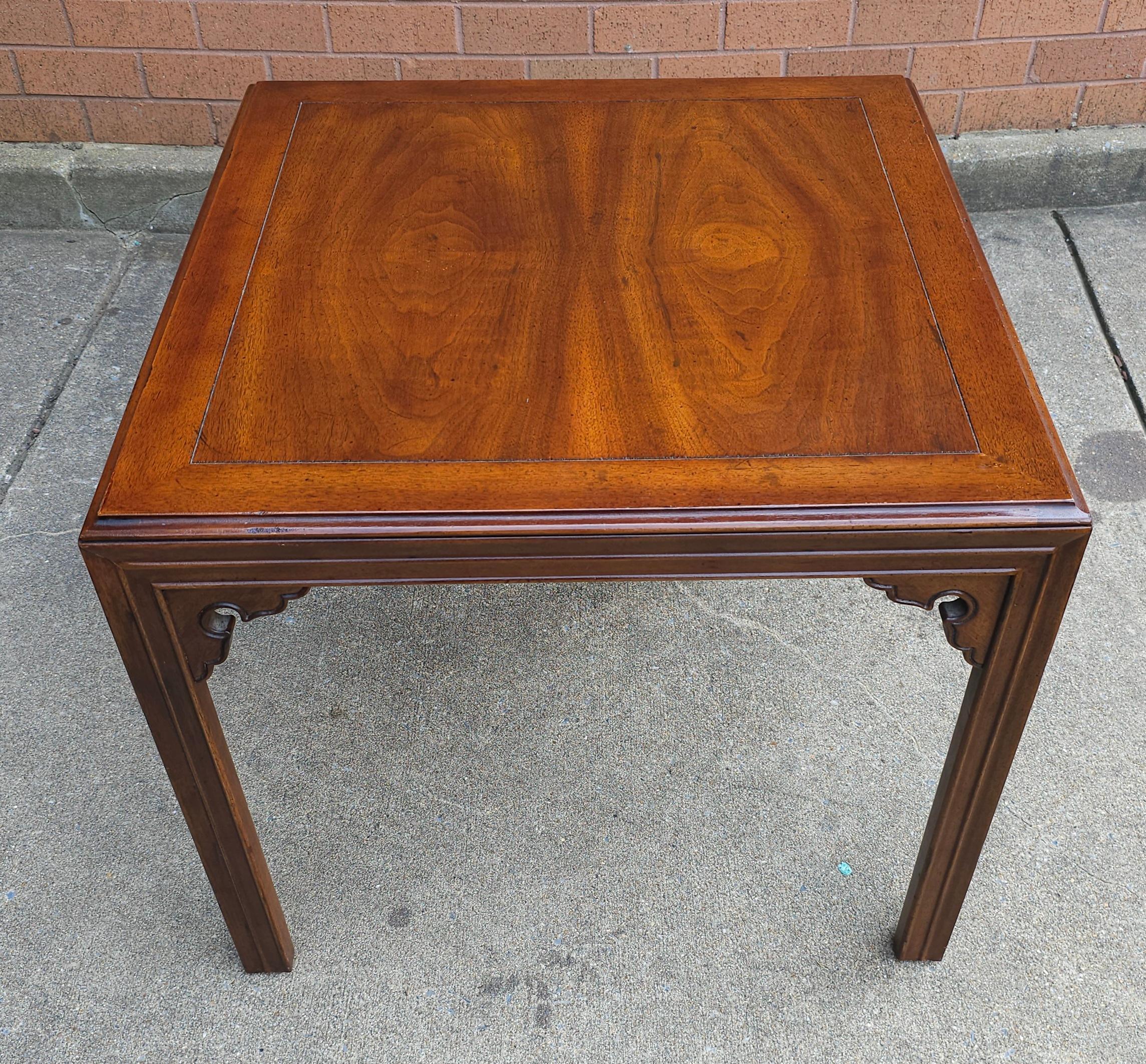 Mid-Century Modern Henredon Fine Furniture Walnut Bookmatched  Side Table For Sale