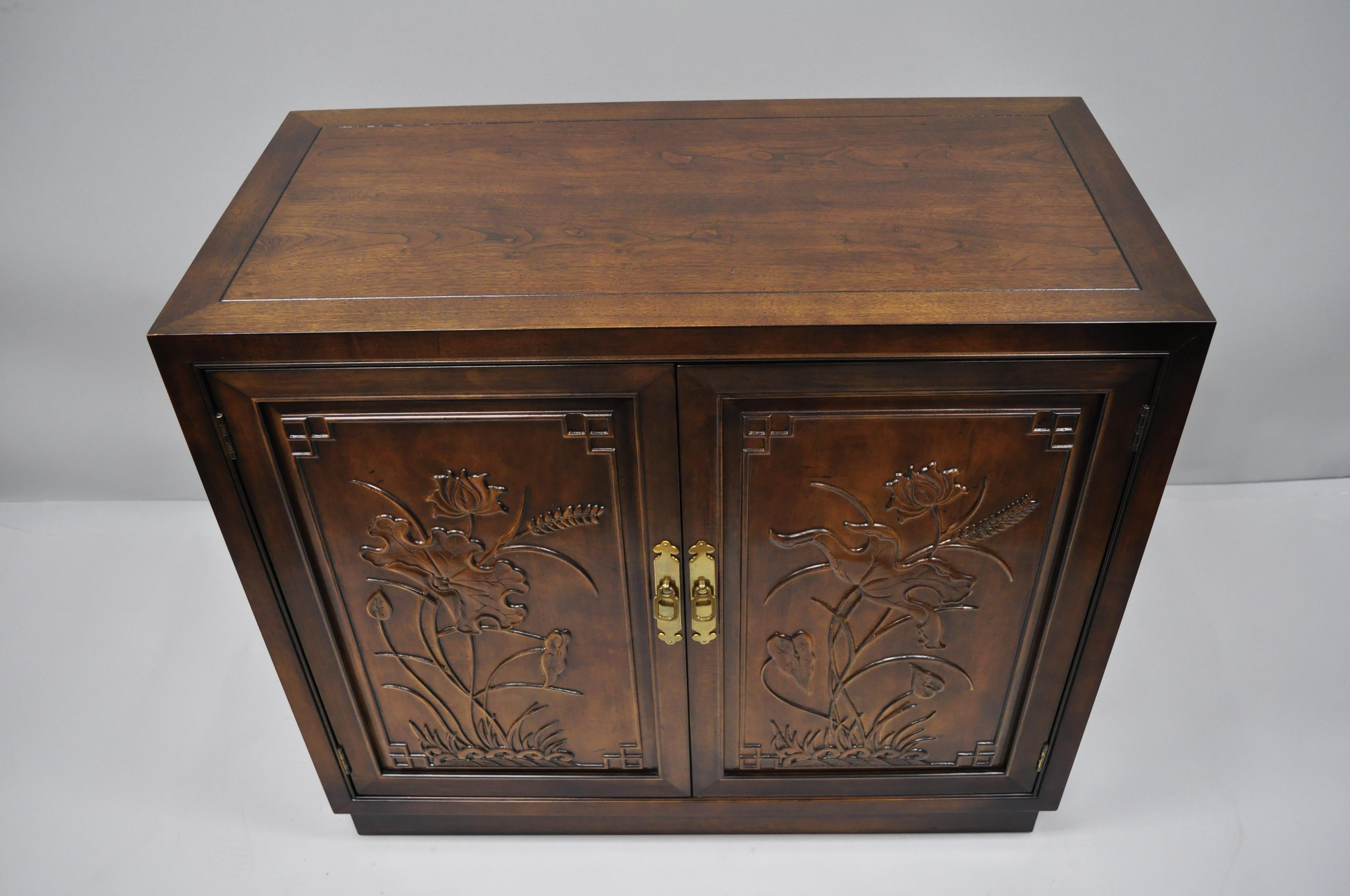 Henredon Folio 16 Asiatischer Chinoiserie-Servierschrank mit Blumenschnitzereien, USA 4