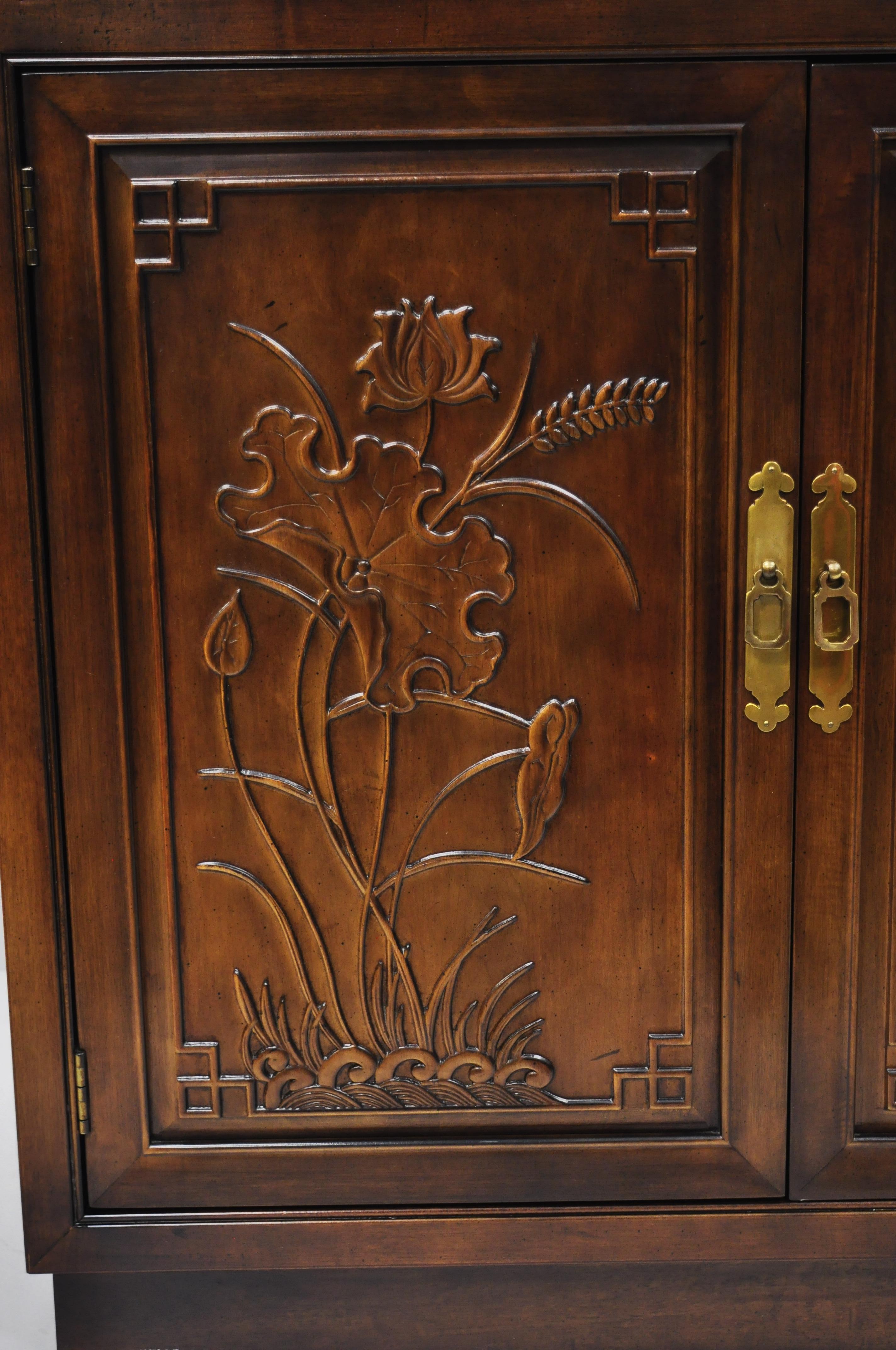 Henredon Folio 16 Asiatischer Chinoiserie-Servierschrank mit Blumenschnitzereien, USA (amerikanisch)