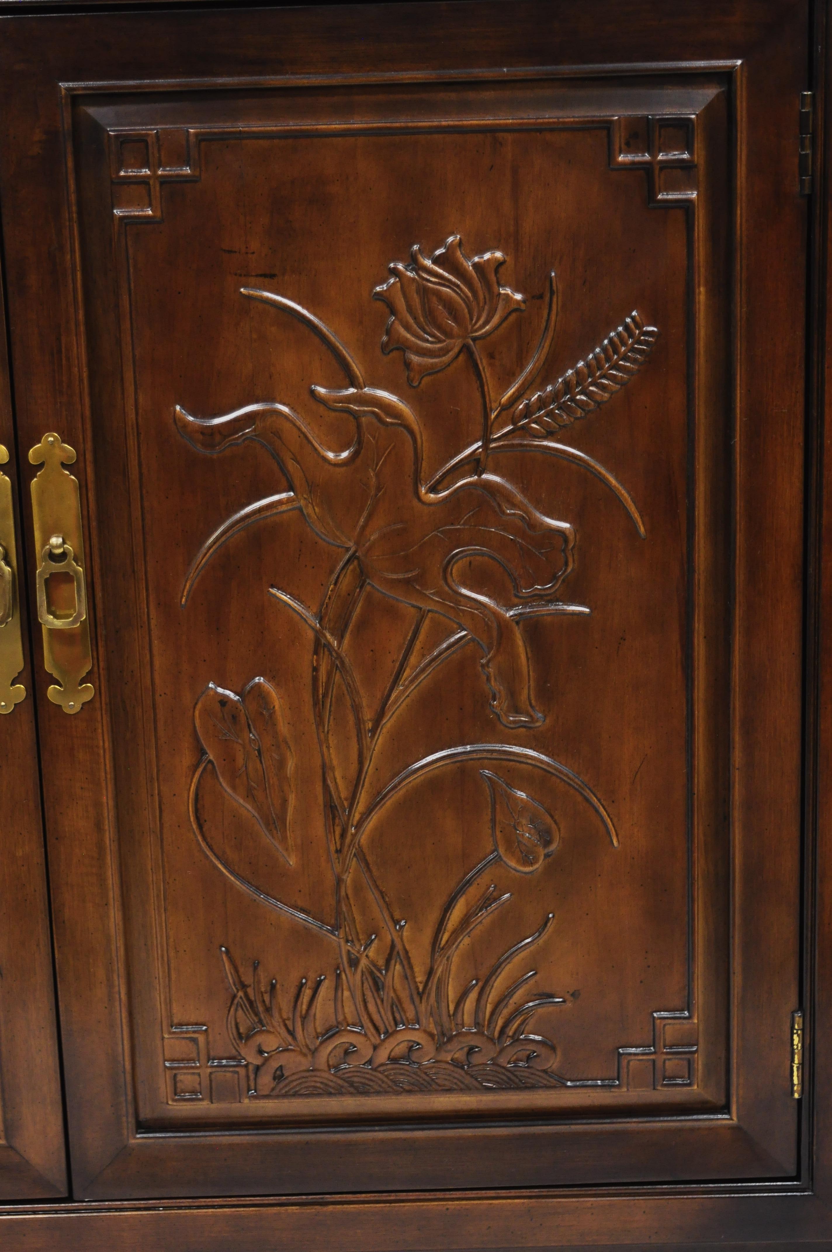 Henredon Folio 16 Asiatischer Chinoiserie-Servierschrank mit Blumenschnitzereien, USA (Geschnitzt)