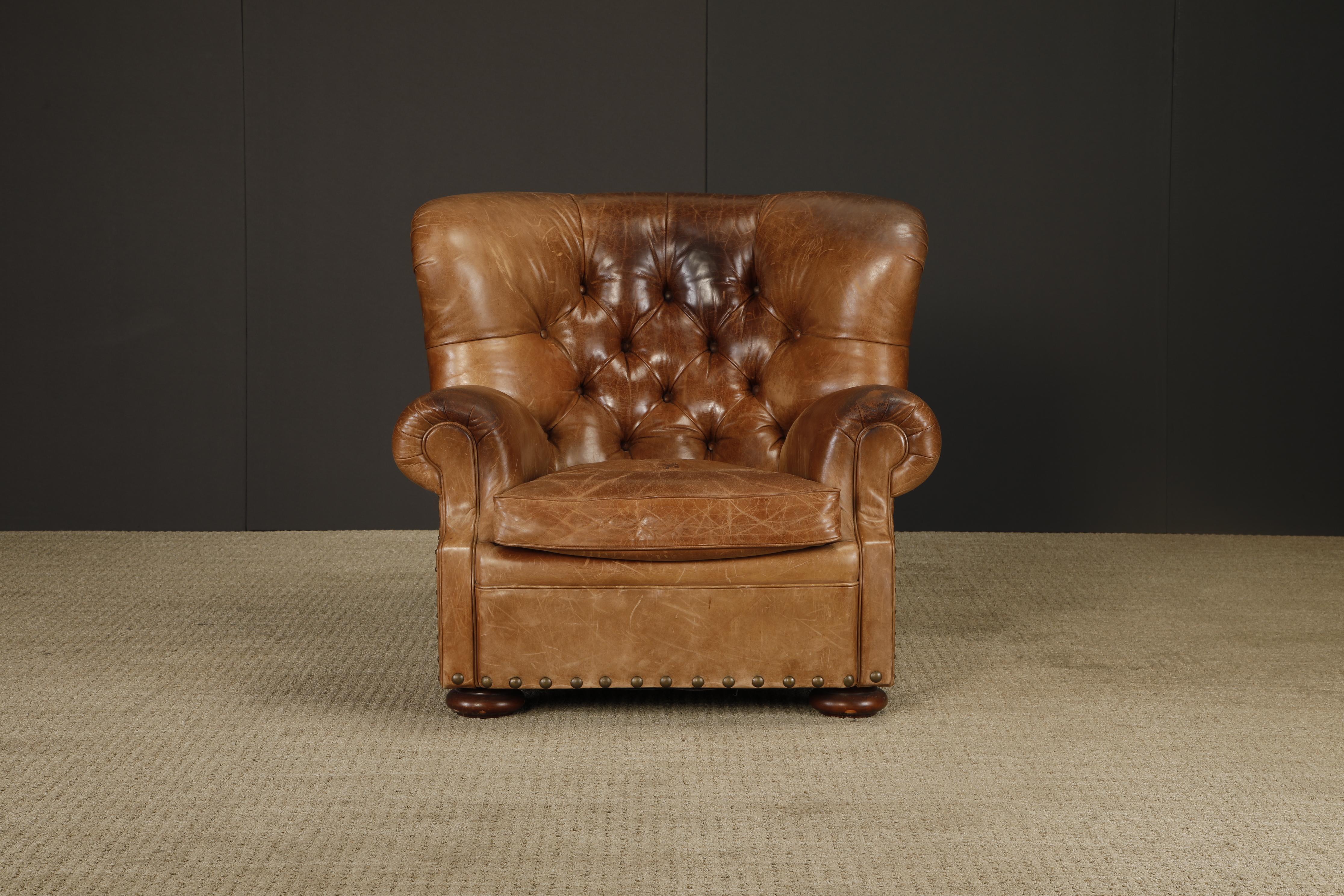 Questa splendida sedia club wingback 'Writers' di Henredon per Ralph Lauren ha una pelle incredibile, molto spessa e di qualità. Le sedie da scrittore originali vendute da Ralph Lauren sono state prodotte da Henredon negli Stati Uniti per molti
