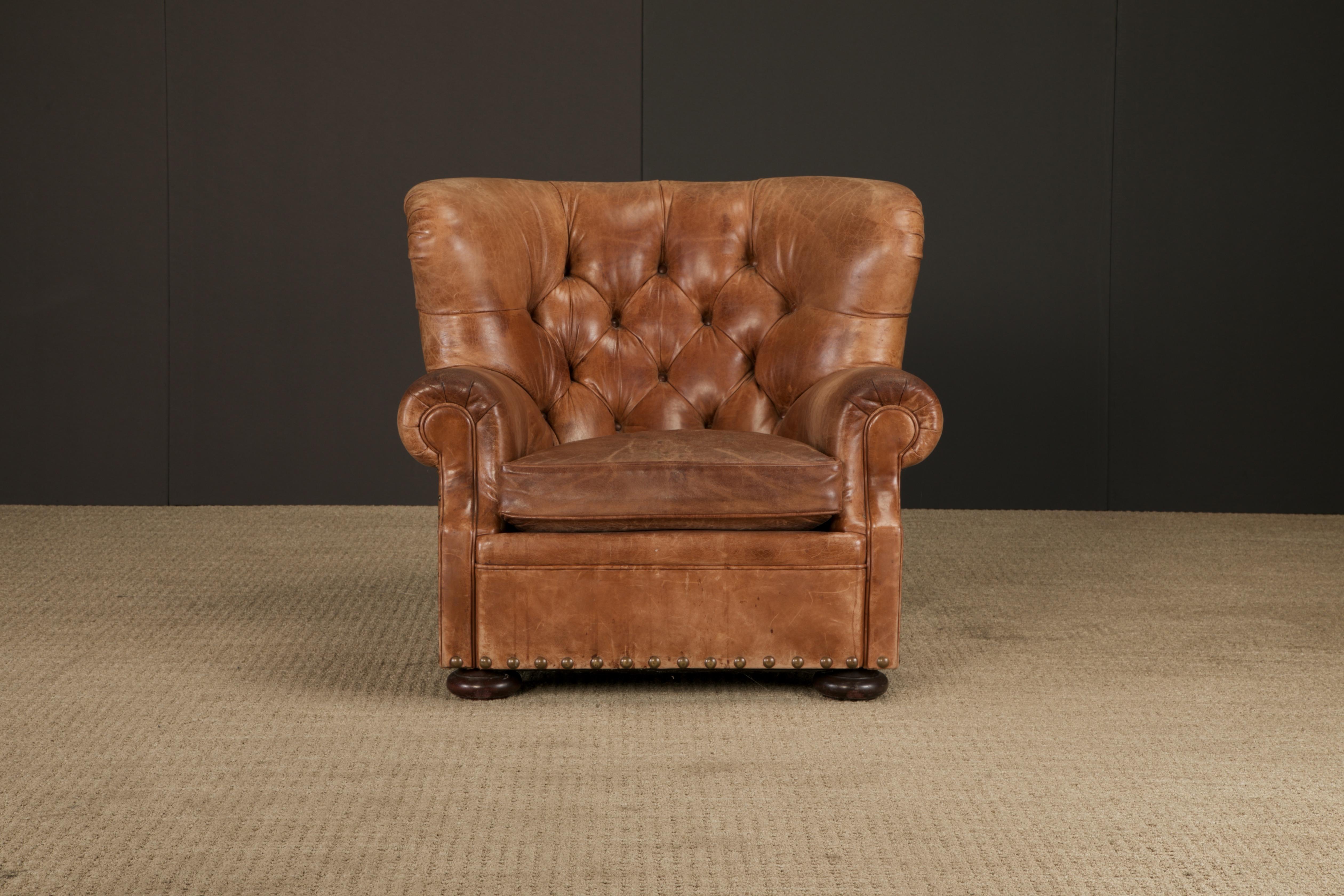Questa splendida sedia club wingback 'Writers' di Henredon per Ralph Lauren ha una pelle incredibile, molto spessa e di qualità. Le sedie da scrittore originali vendute da Ralph Lauren sono state prodotte da Henredon negli Stati Uniti per molti
