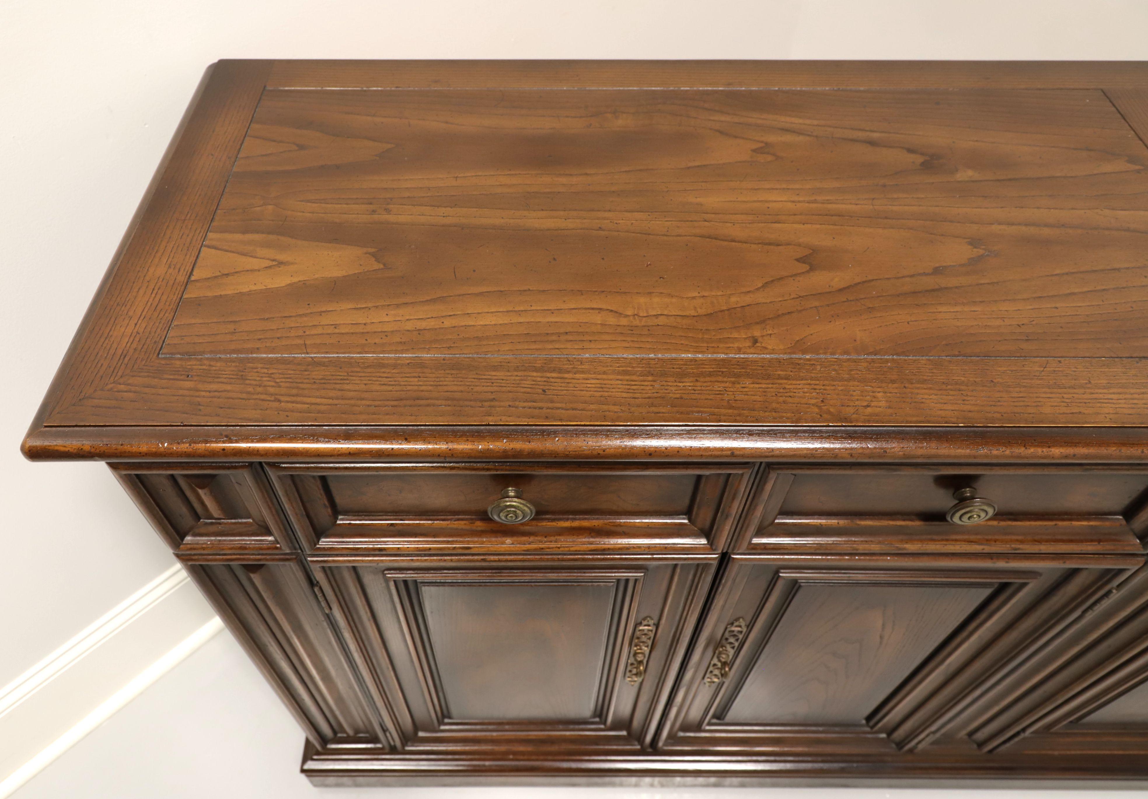 HENREDON Four Centuries Tudor Style Oak Buffet / Credenza In Good Condition In Charlotte, NC