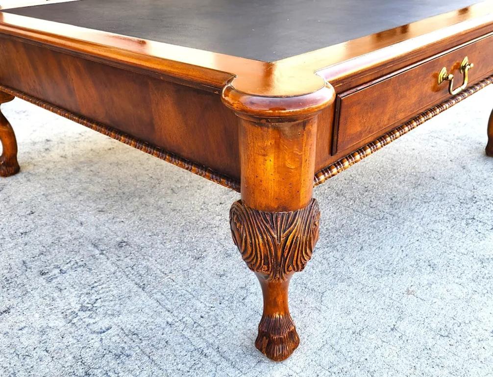 Henredon Französischer Couchtisch (Holz) im Angebot