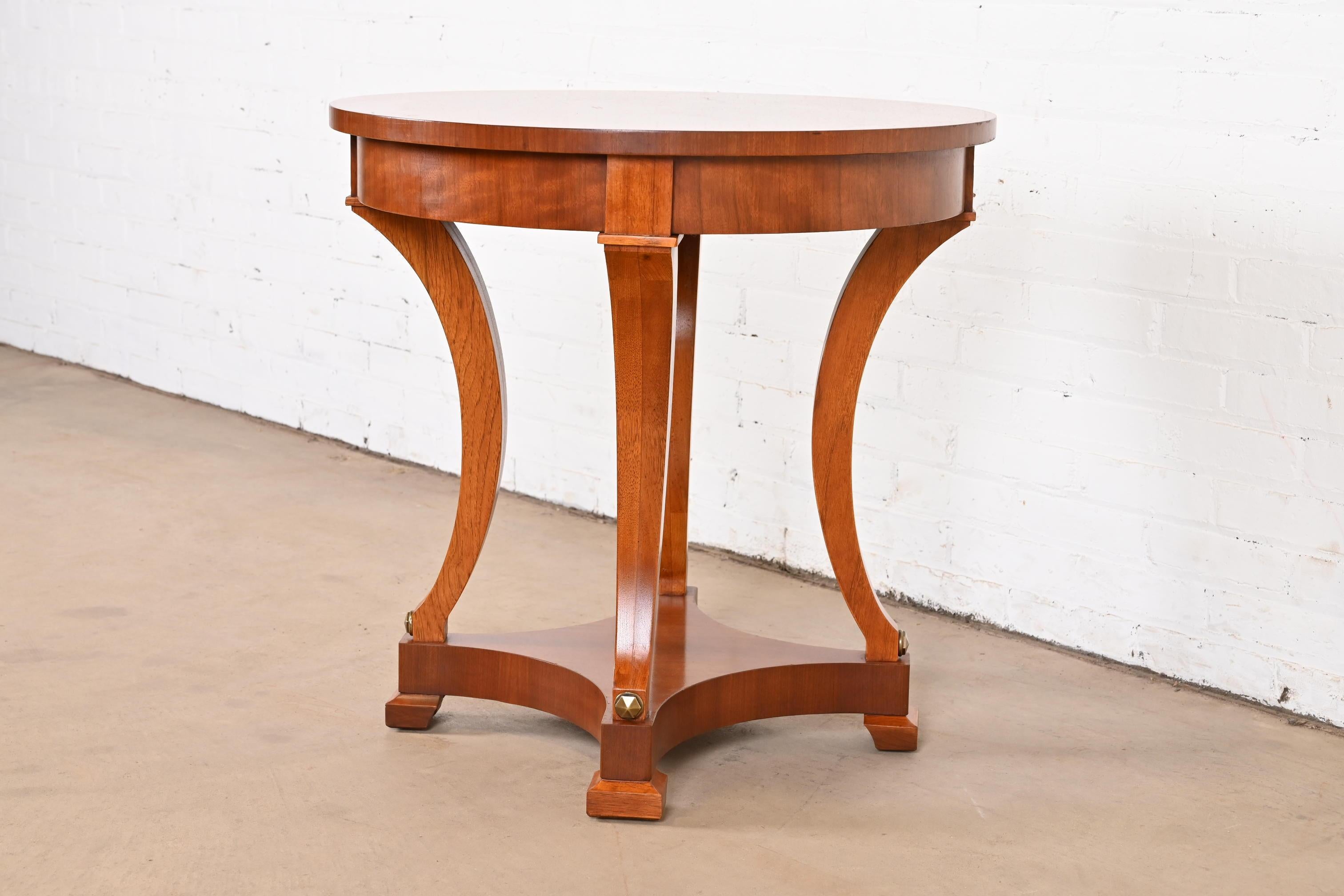 Henredon French Empire Carved Mahogany Tea Table or Center Table In Good Condition For Sale In South Bend, IN