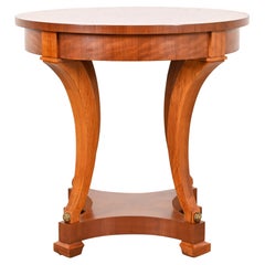 Mesa de té o centro de mesa Henredon de caoba tallada de estilo Imperio francés