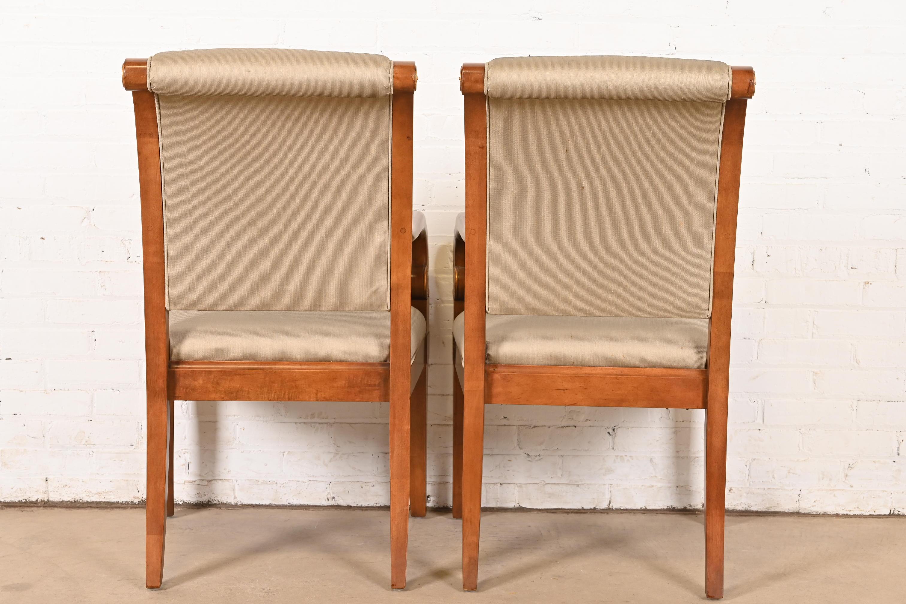 Paire de fauteuils Empire en noyer sculpté et bois doré, Henredon en vente 3