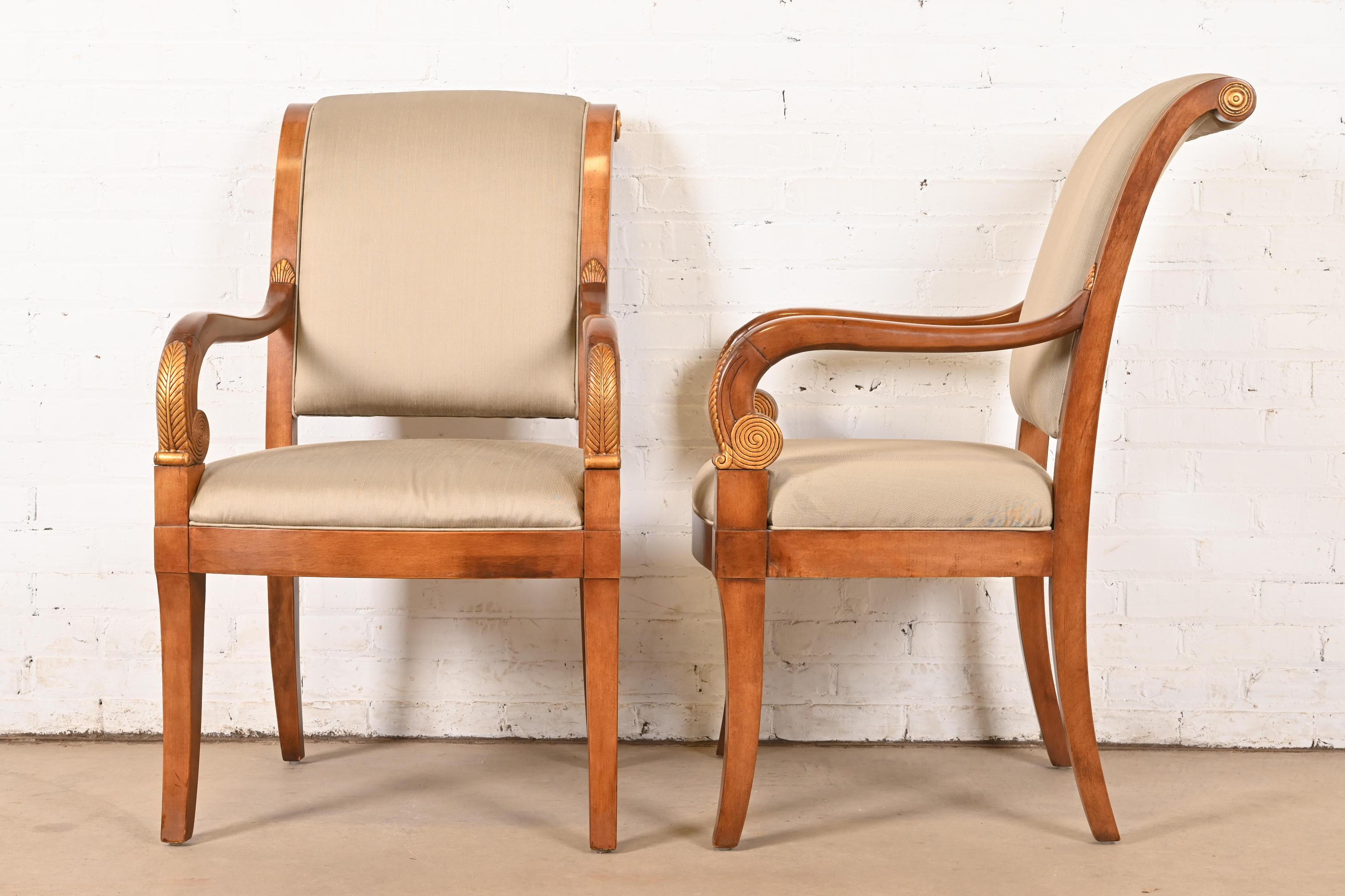 Paire de fauteuils Empire en noyer sculpté et bois doré, Henredon en vente 2