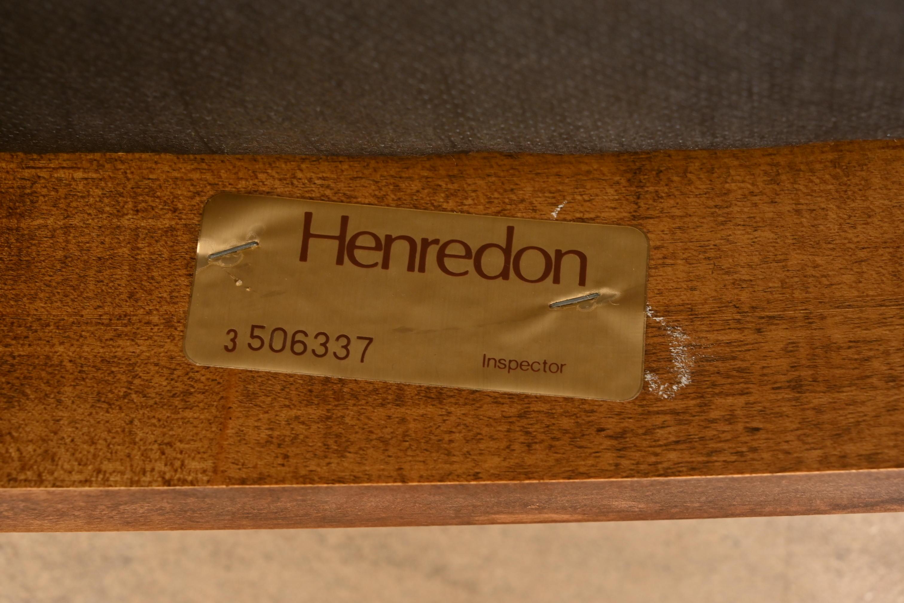 Juego de seis sillas de comedor Henredon de madera de nogal y giltwood talladas estilo Imperio francés en venta 5