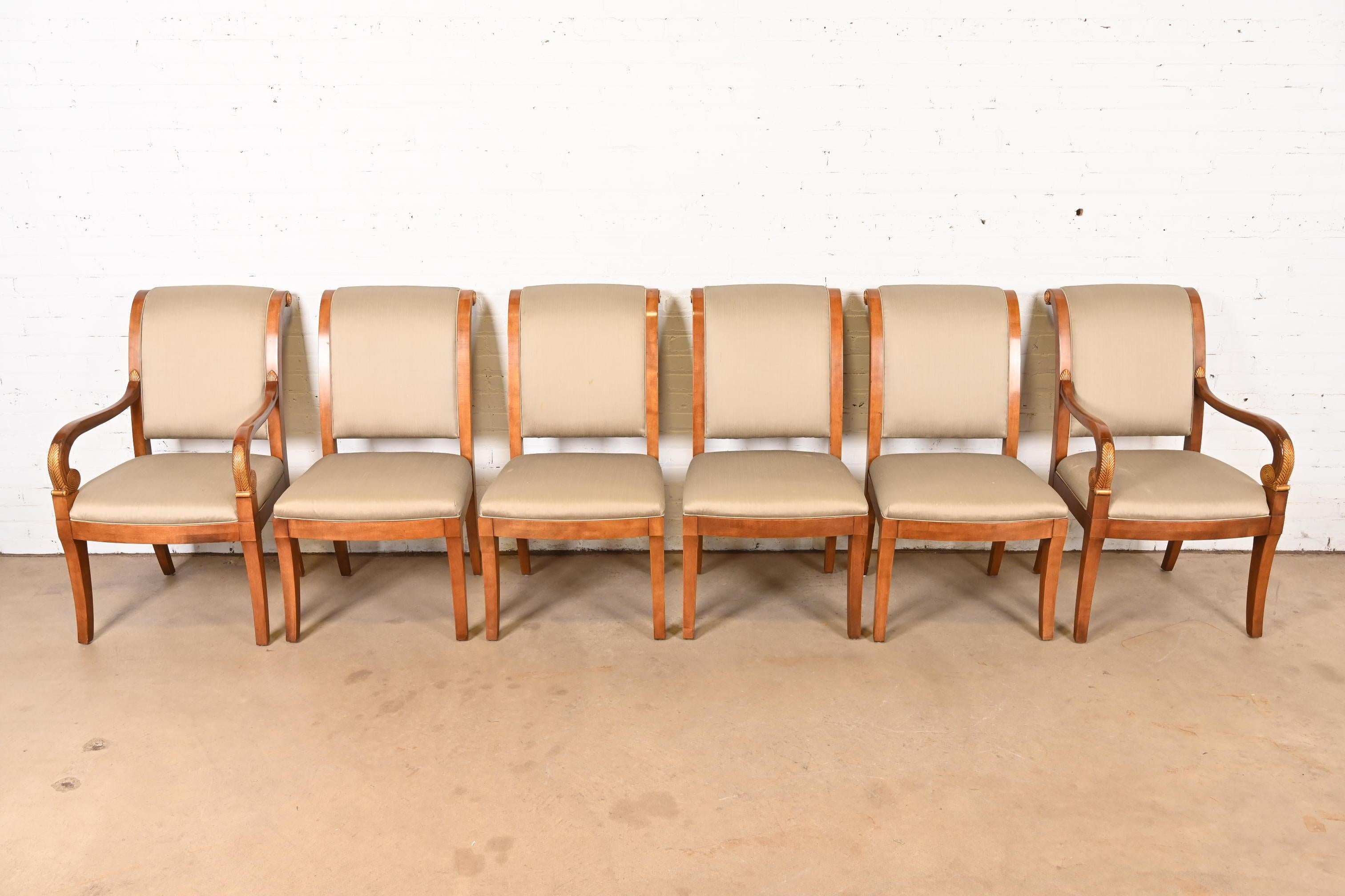 Juego de seis sillas de comedor Henredon de madera de nogal y giltwood talladas estilo Imperio francés Neoclásico en venta