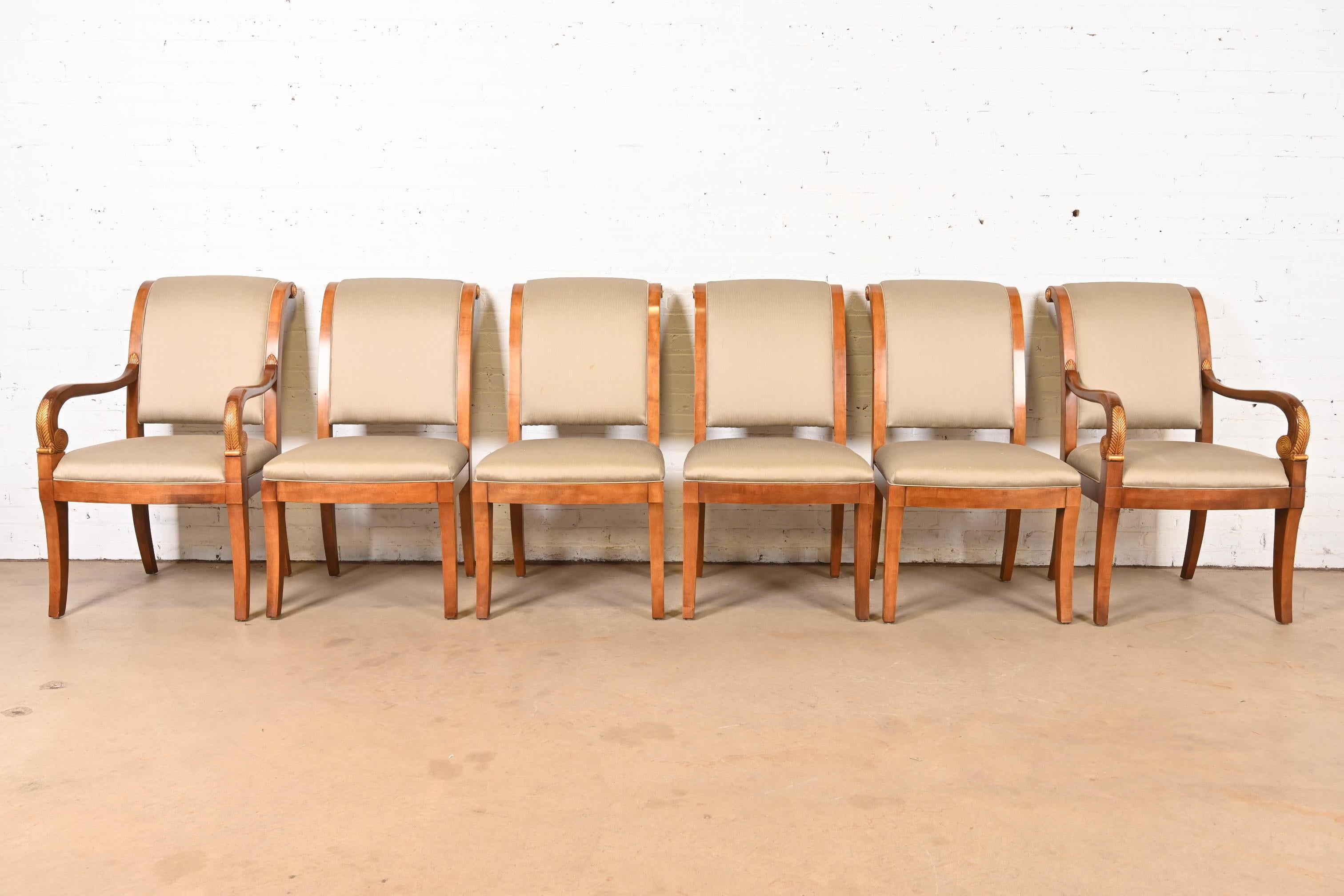Juego de seis sillas de comedor Henredon de madera de nogal y giltwood talladas estilo Imperio francés Estadounidense en venta
