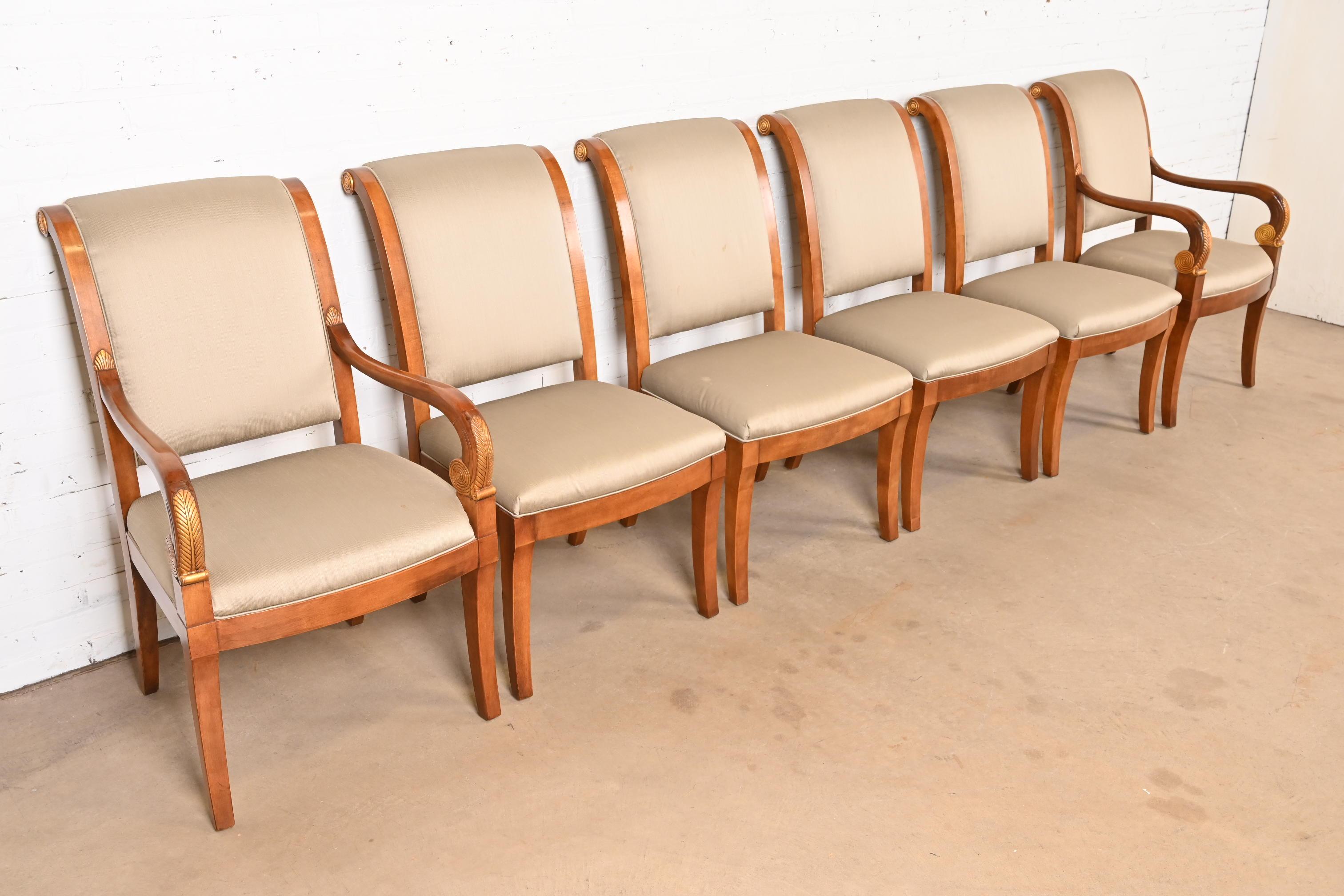 Juego de seis sillas de comedor Henredon de madera de nogal y giltwood talladas estilo Imperio francés en Bueno estado para la venta en South Bend, IN