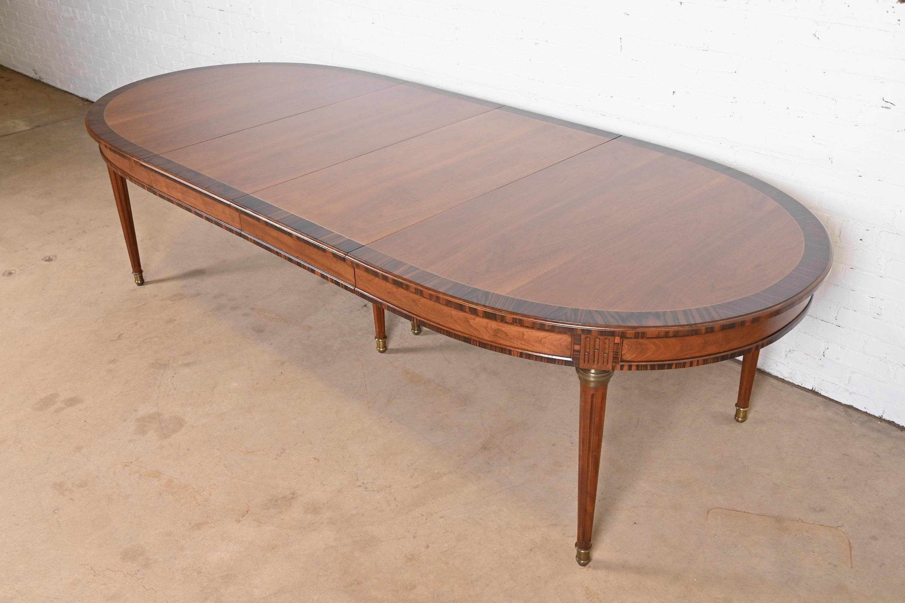 Henredon French Louis XVI Walnut and Macassar Ebony Dining Table, Refinished In Good Condition In South Bend, IN