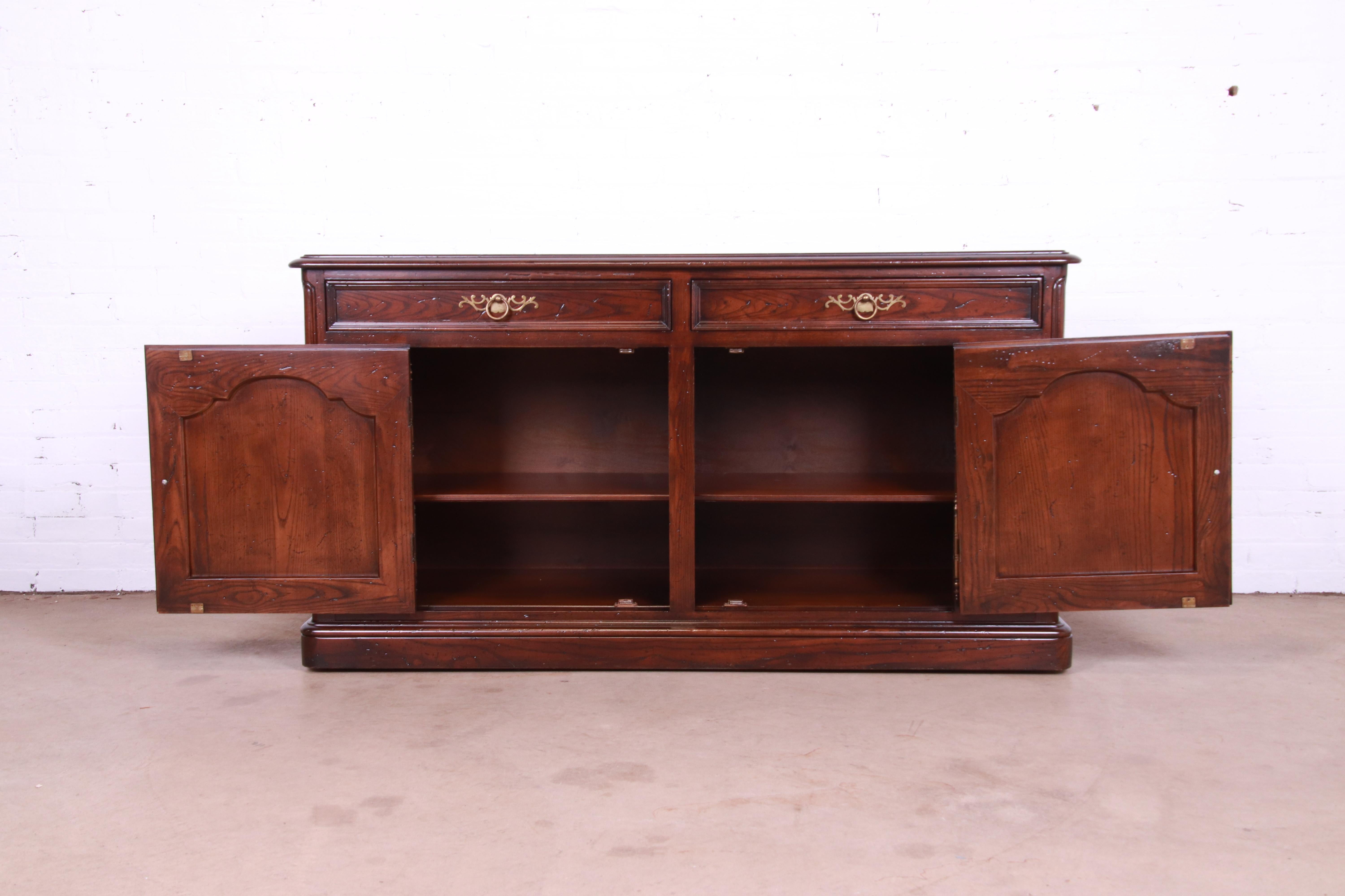Henredon French Provincial Carved Oak Sideboard or Bar Cabinet, Circa 1970s For Sale 4