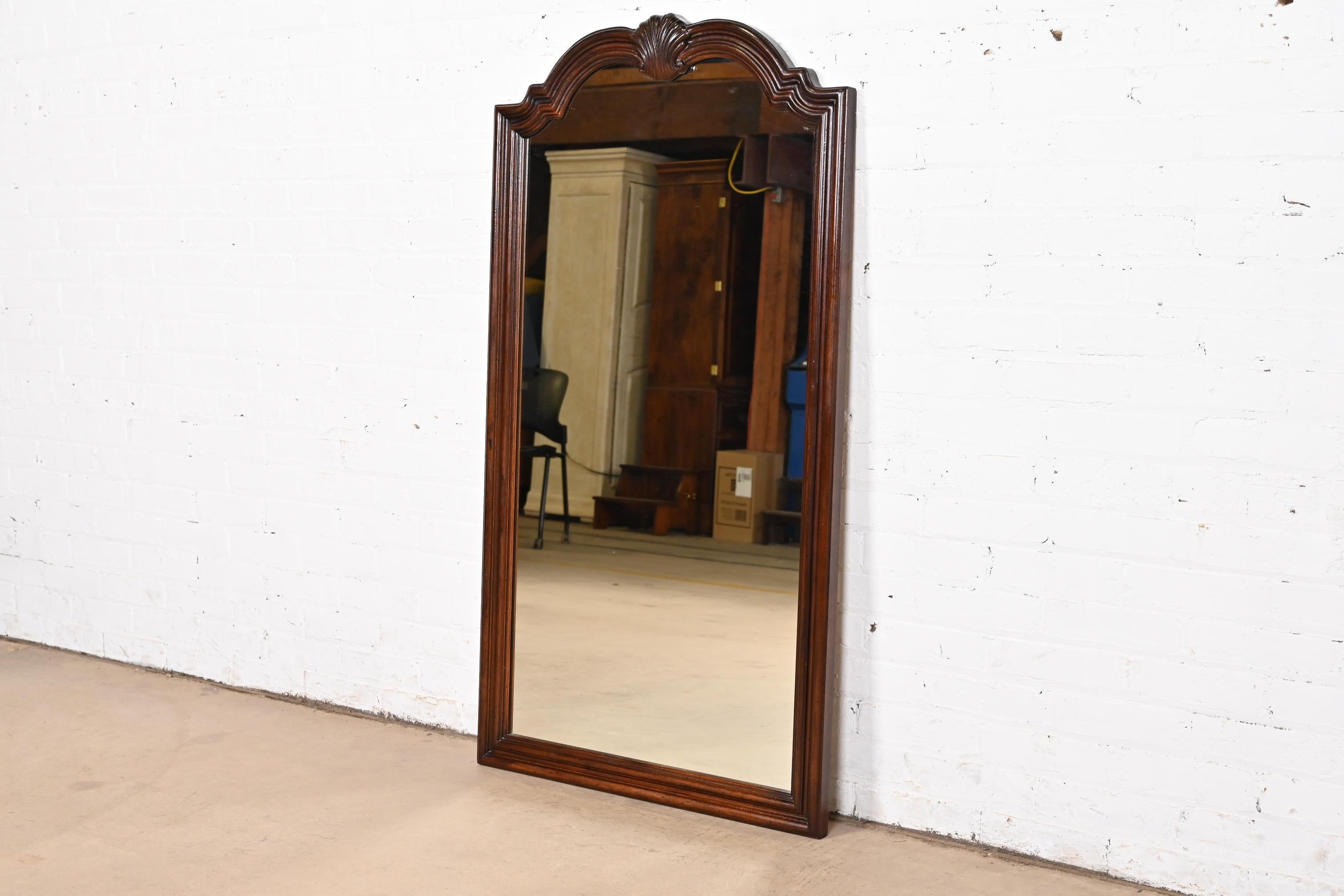 Henredon French Provincial Louis XV Carved Mahogany Tall Wall Mirror In Good Condition In South Bend, IN