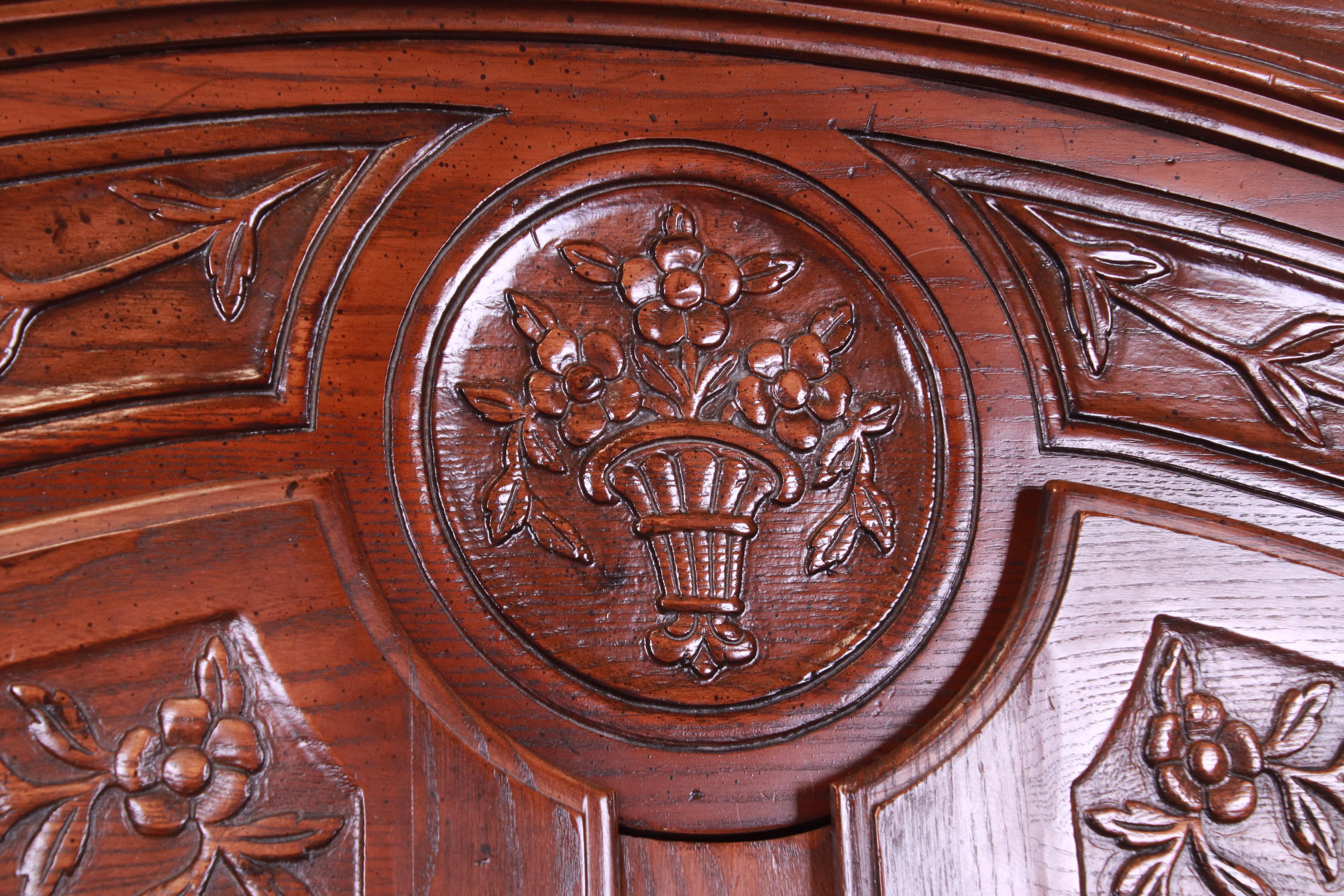 Henredon French Provincial Louis XV Carved Oak Armoire Dresser 7