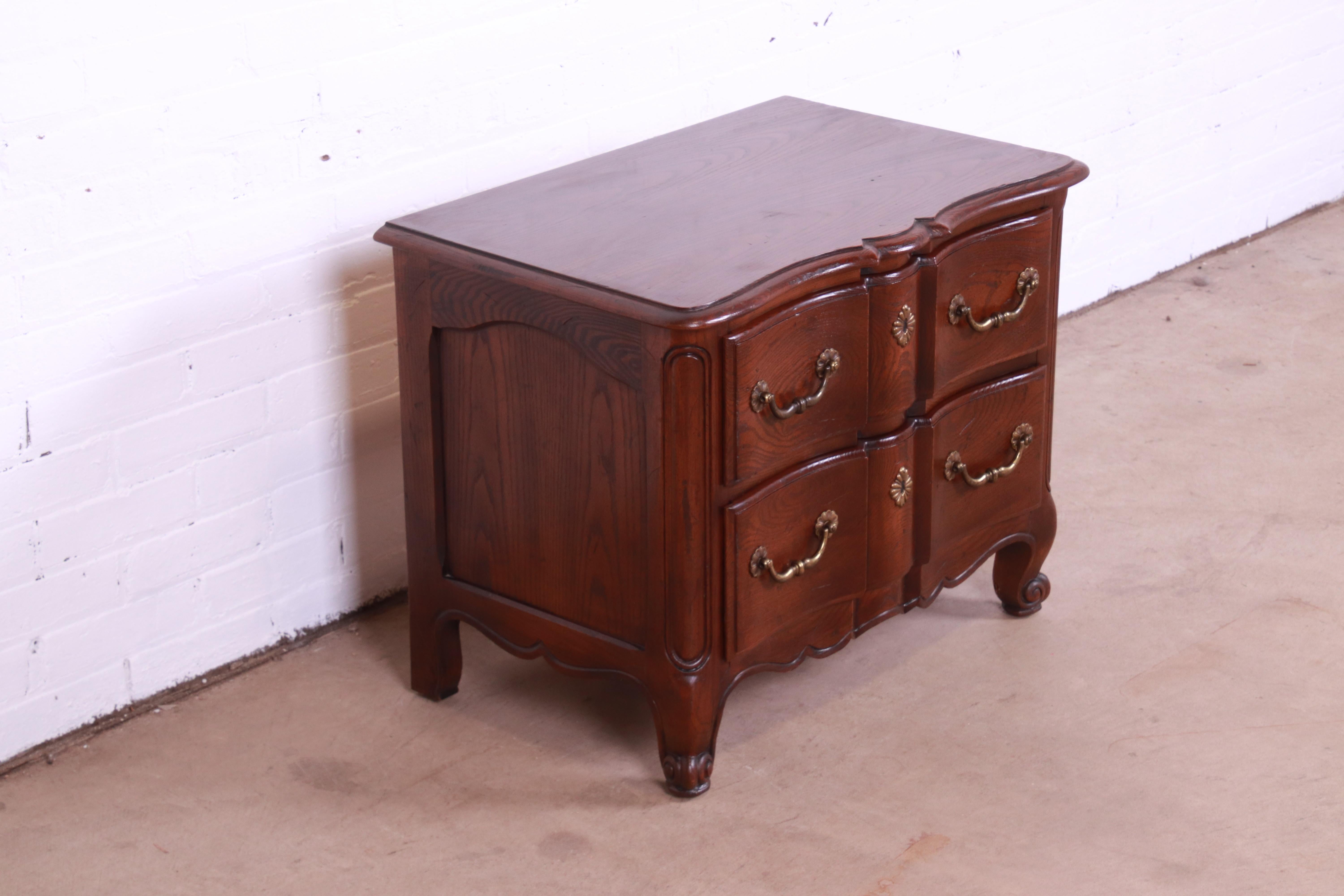 20th Century Henredon French Provincial Louis XV Carved Oak Bedside Chest For Sale