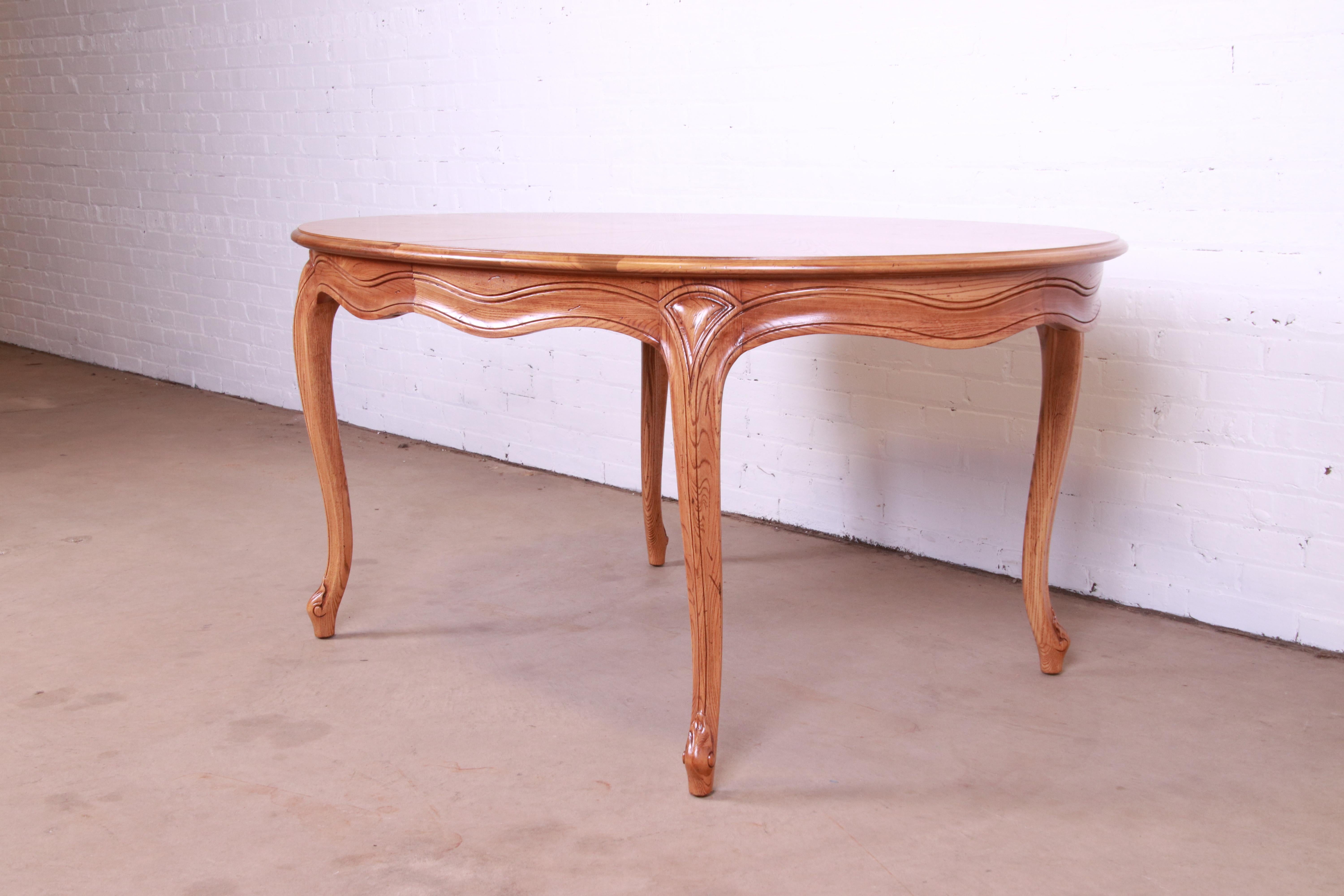 Henredon French Provincial Louis XV Carved Oak Dining Table, Newly Refinished For Sale 6
