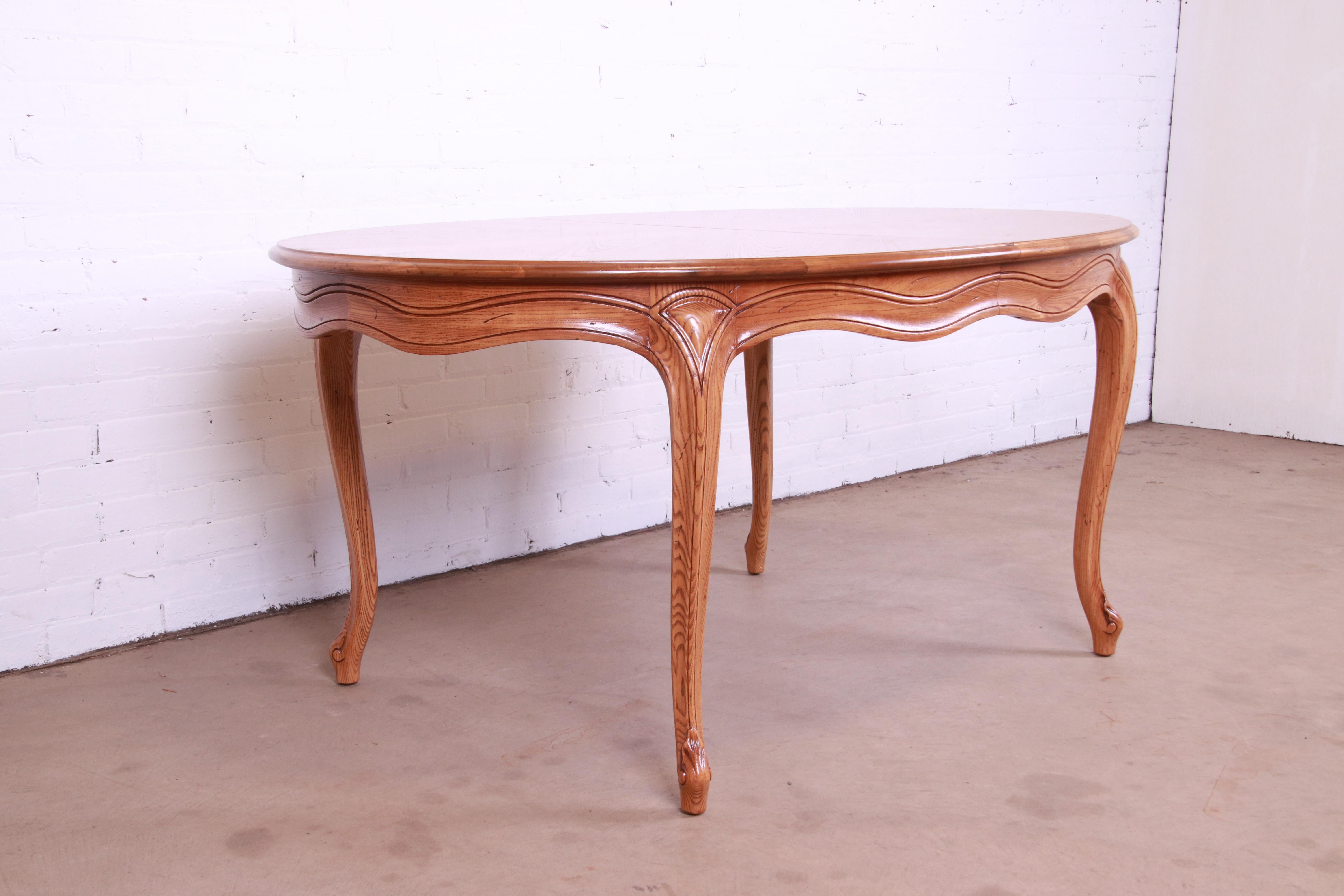 Henredon French Provincial Louis XV Carved Oak Dining Table, Newly Refinished For Sale 8