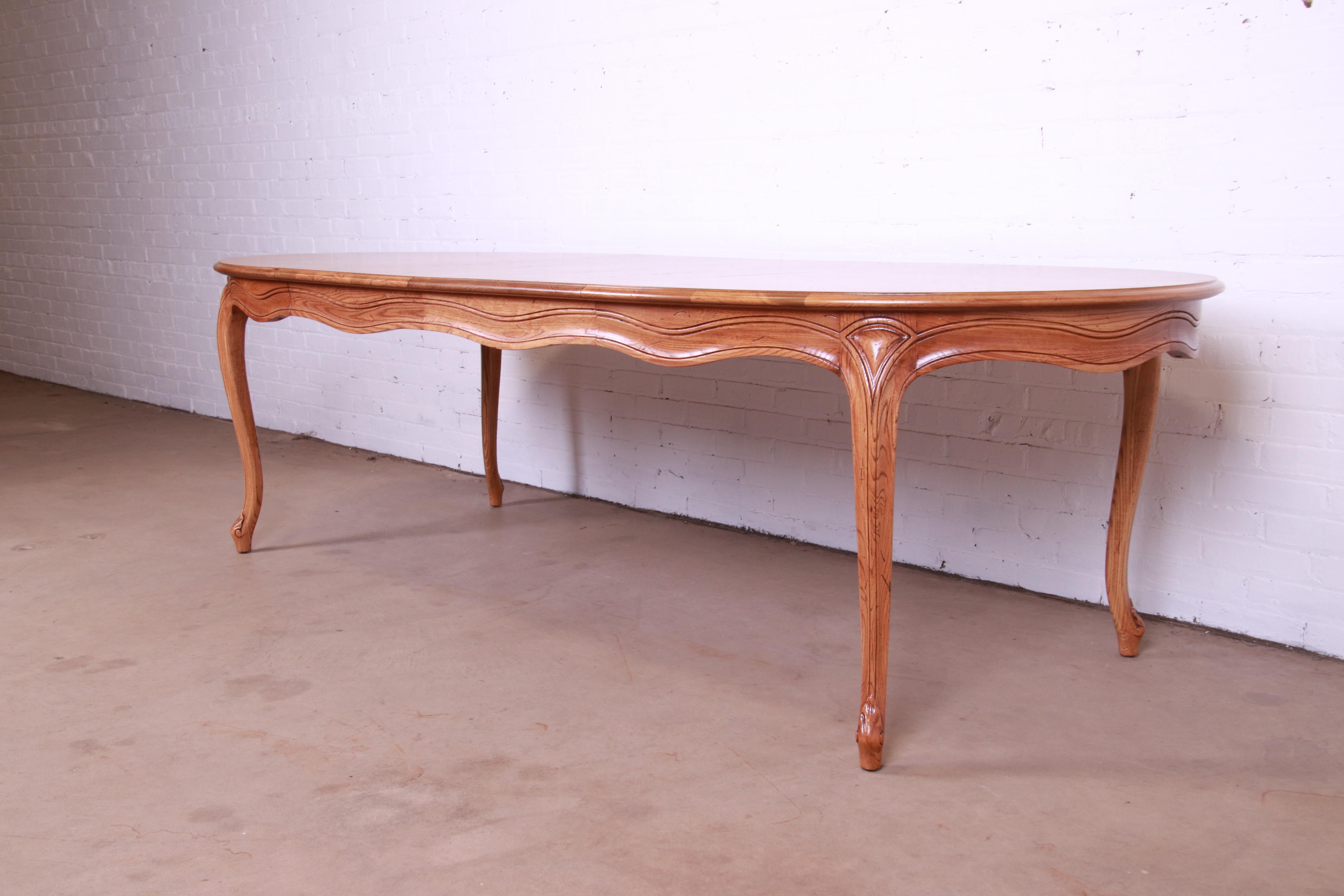 20th Century Henredon French Provincial Louis XV Carved Oak Dining Table, Newly Refinished For Sale