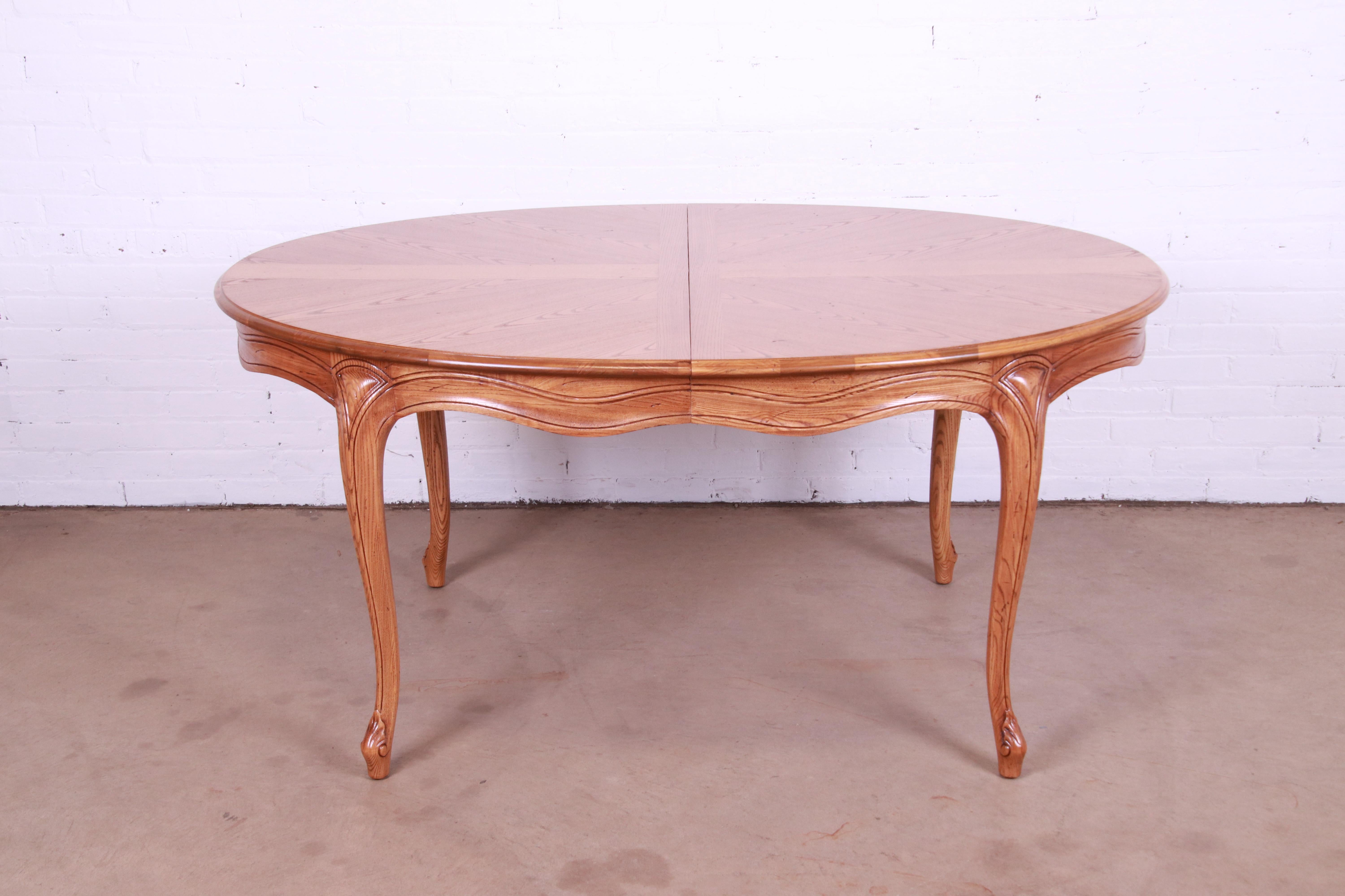 Henredon French Provincial Louis XV Carved Oak Dining Table, Newly Refinished For Sale 3