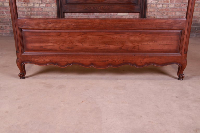 Henredon French Provincial Louis XV Carved Oak Queen Size Canopy Bed at