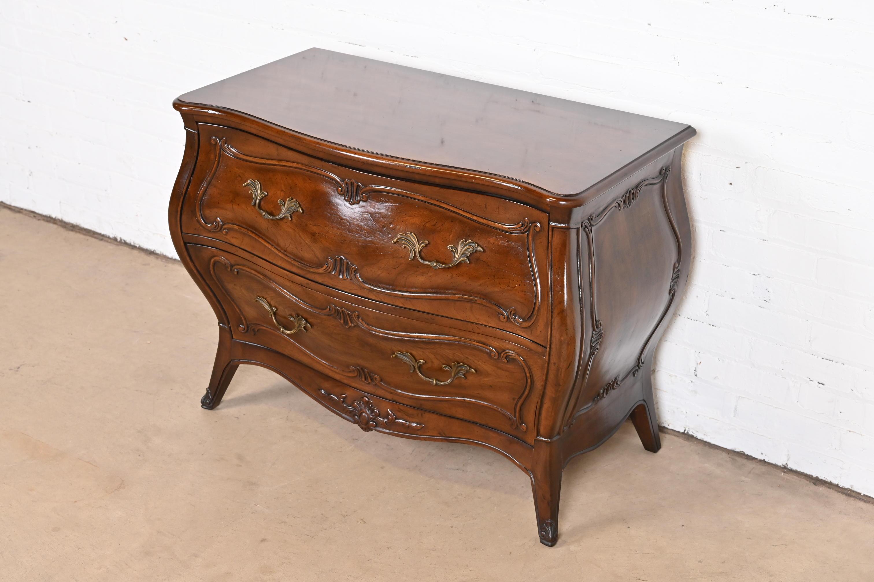 Henredon French Provincial Louis XV Carved Walnut Bombay Chest In Good Condition In South Bend, IN