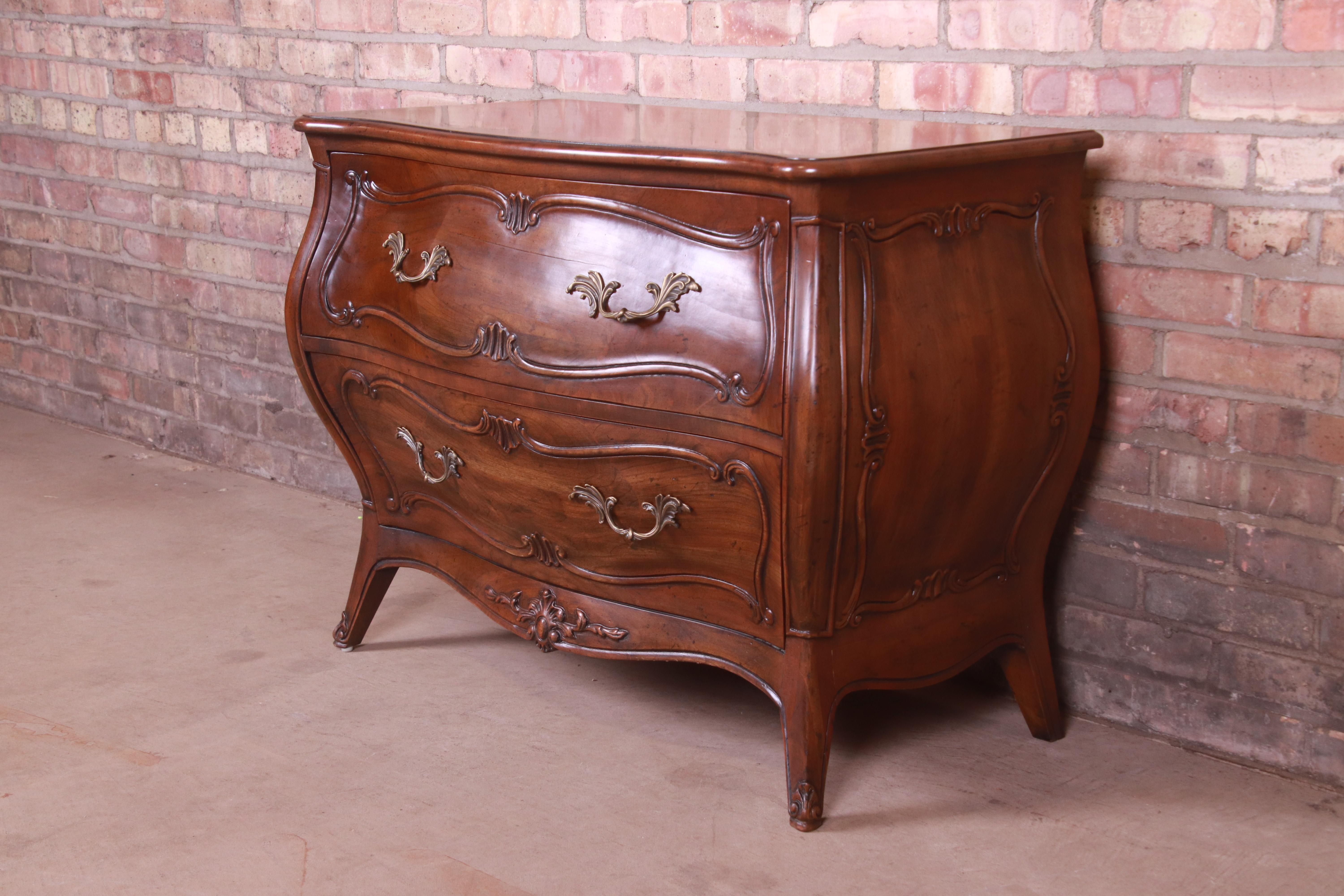 Henredon French Provincial Louis XV Carved Walnut Bombay Chest In Good Condition For Sale In South Bend, IN