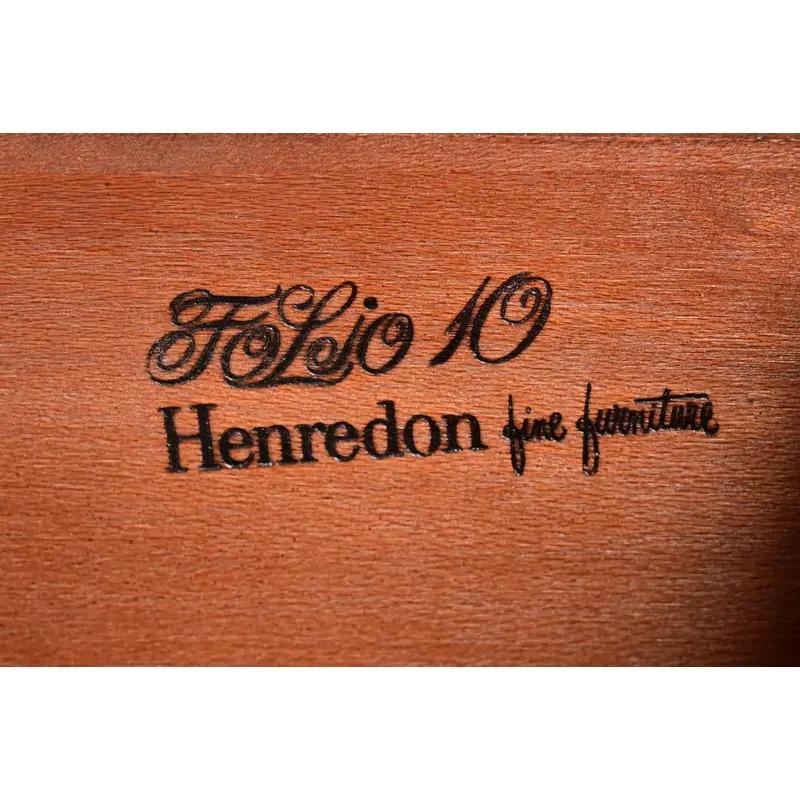 Henredon Französisch Provincial Louis XV geschnitzt Nussbaum Bombe Form Light Bar Kabinett im Angebot 4