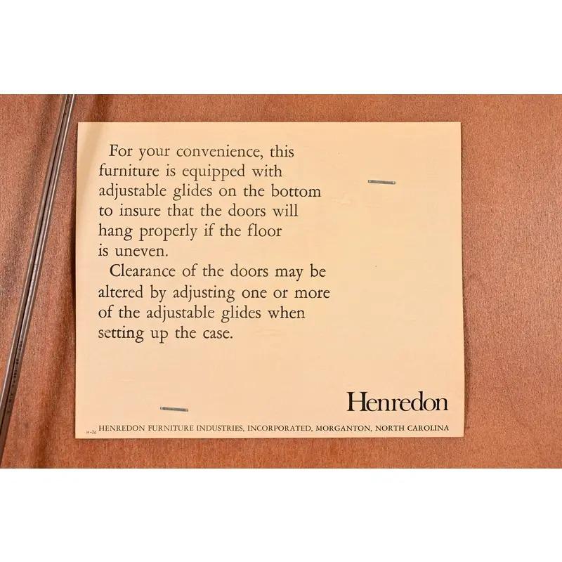 Henredon Französisch Provincial Louis XV geschnitzt Nussbaum Bombe Form Light Bar Kabinett im Angebot 10