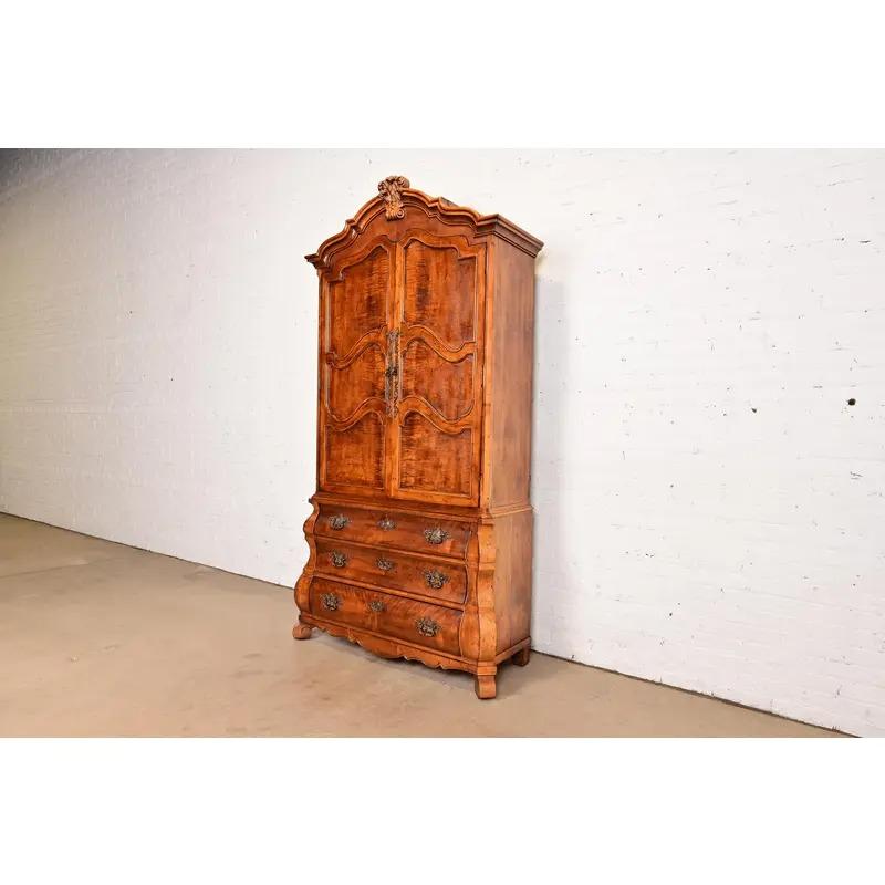 Henredon Französisch Provincial Louis XV geschnitzt Nussbaum Bombe Form Light Bar Kabinett (amerikanisch) im Angebot