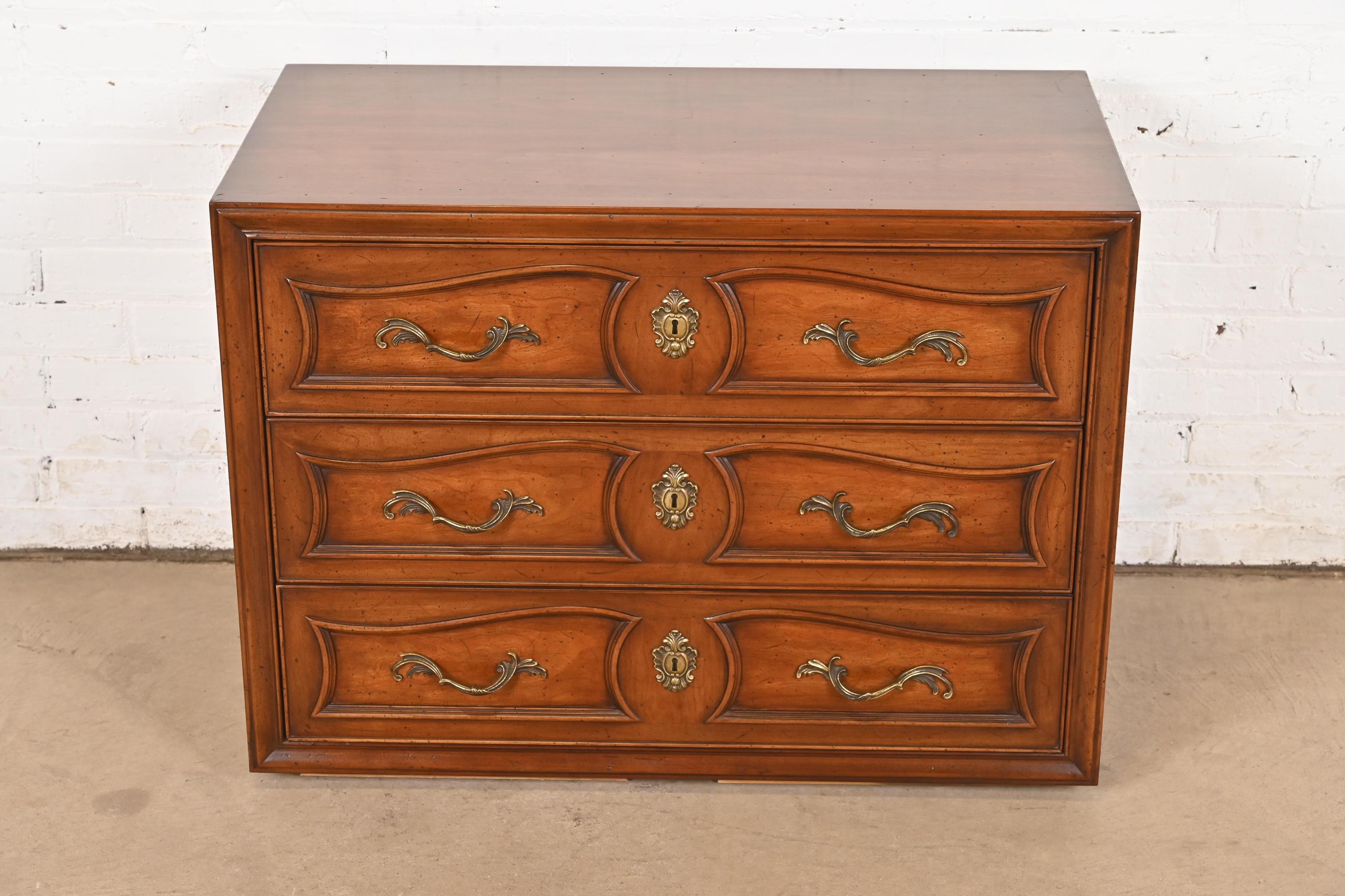 American Henredon French Provincial Louis XV Carved Walnut Chest of Drawers, Circa 1960s For Sale