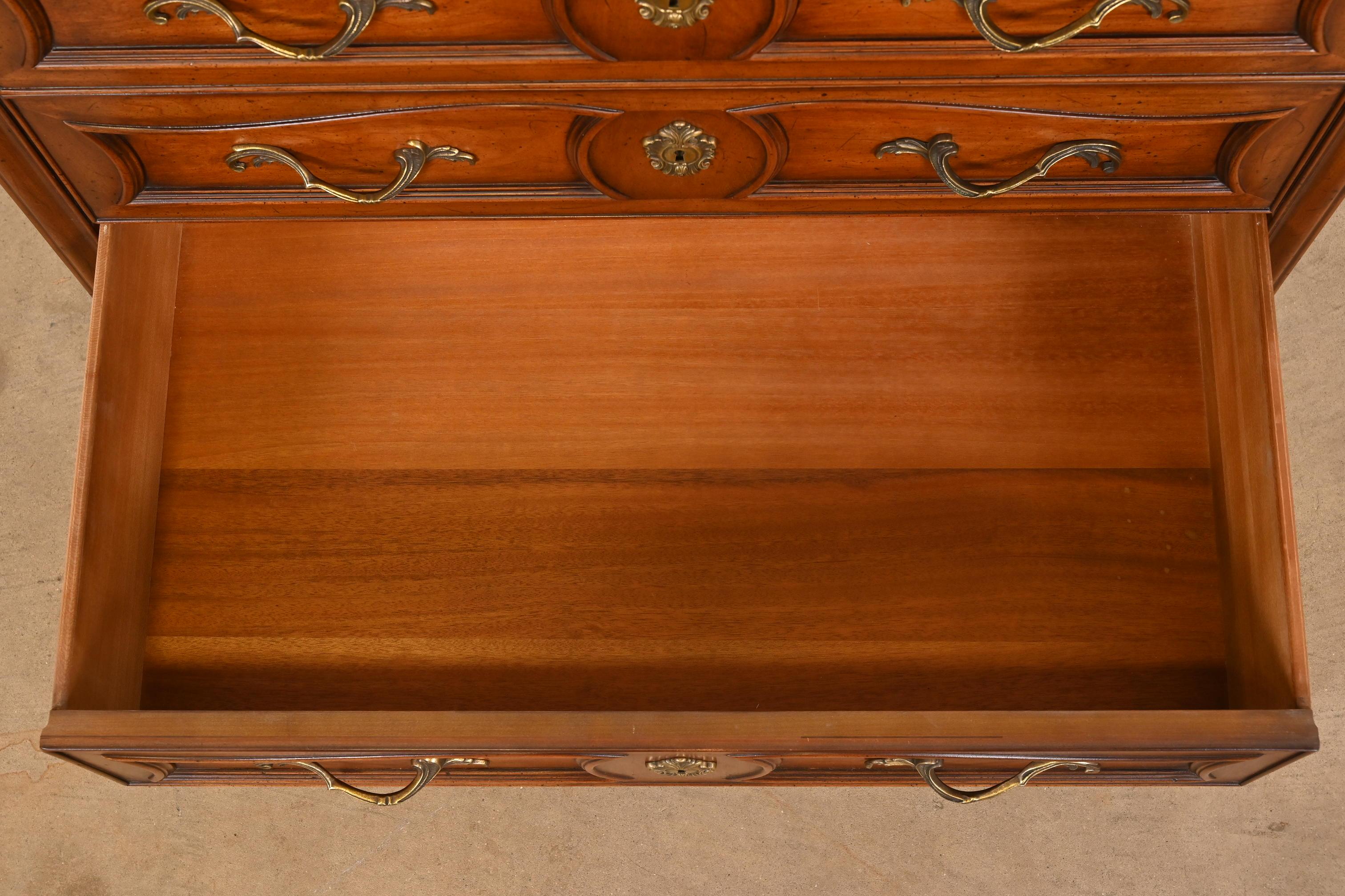 Henredon French Provincial Louis XV Carved Walnut Chest of Drawers, Circa 1960s For Sale 1