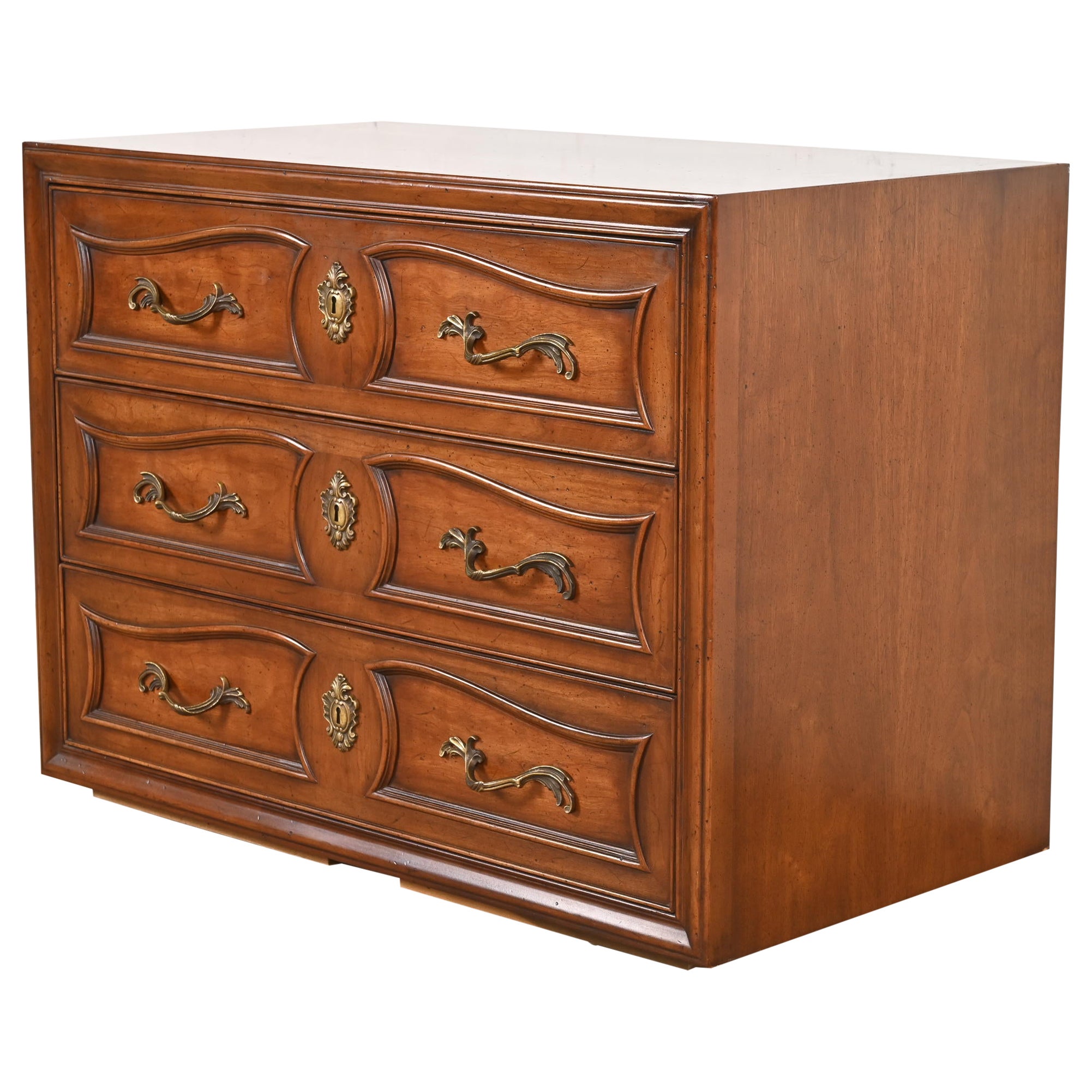 Henredon French Provincial Louis XV Carved Walnut Chest of Drawers, Circa 1960s
