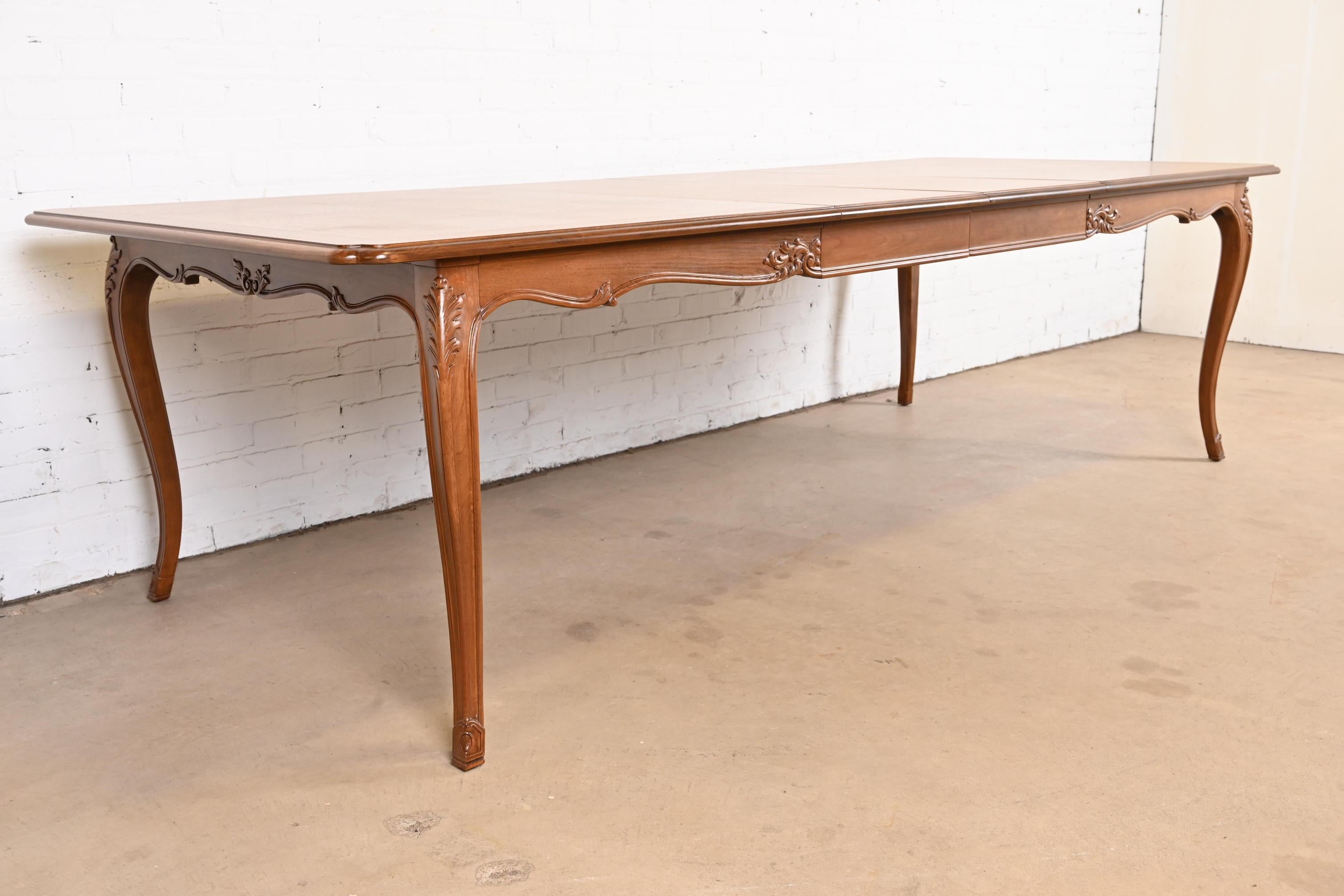 Mid-20th Century Henredon French Provincial Louis XV Cherry Wood Dining Table With Parquet Top