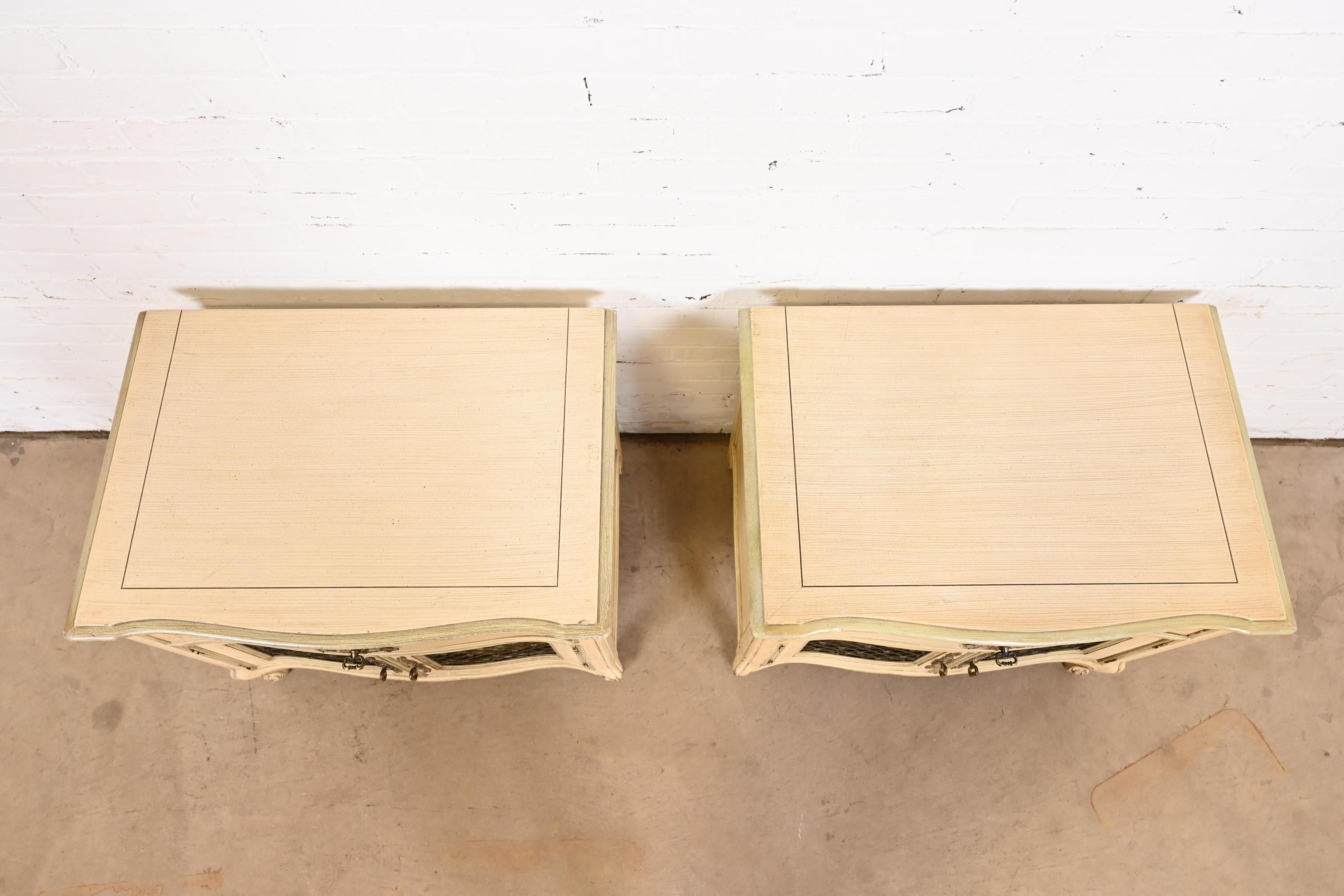 Henredon French Provincial Louis XV Cream and Light Green Lacquered Nightstands For Sale 4