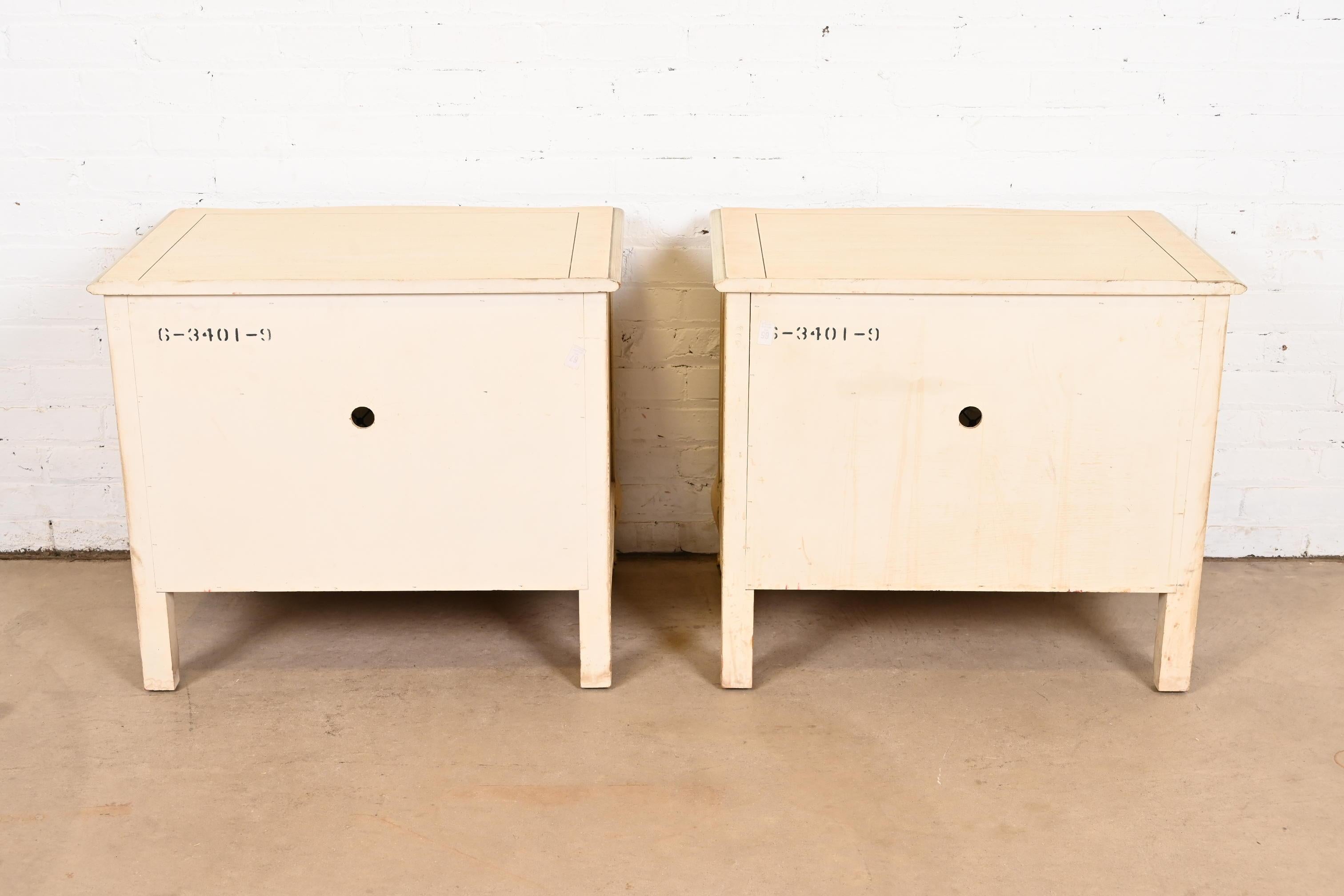 Henredon French Provincial Louis XV Cream and Light Green Lacquered Nightstands For Sale 6