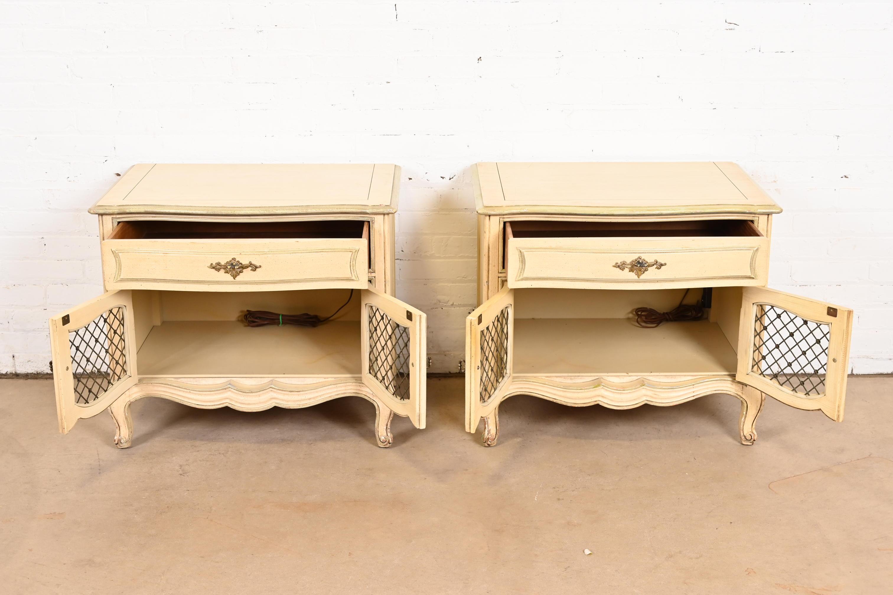 Brass Henredon French Provincial Louis XV Cream and Light Green Lacquered Nightstands For Sale