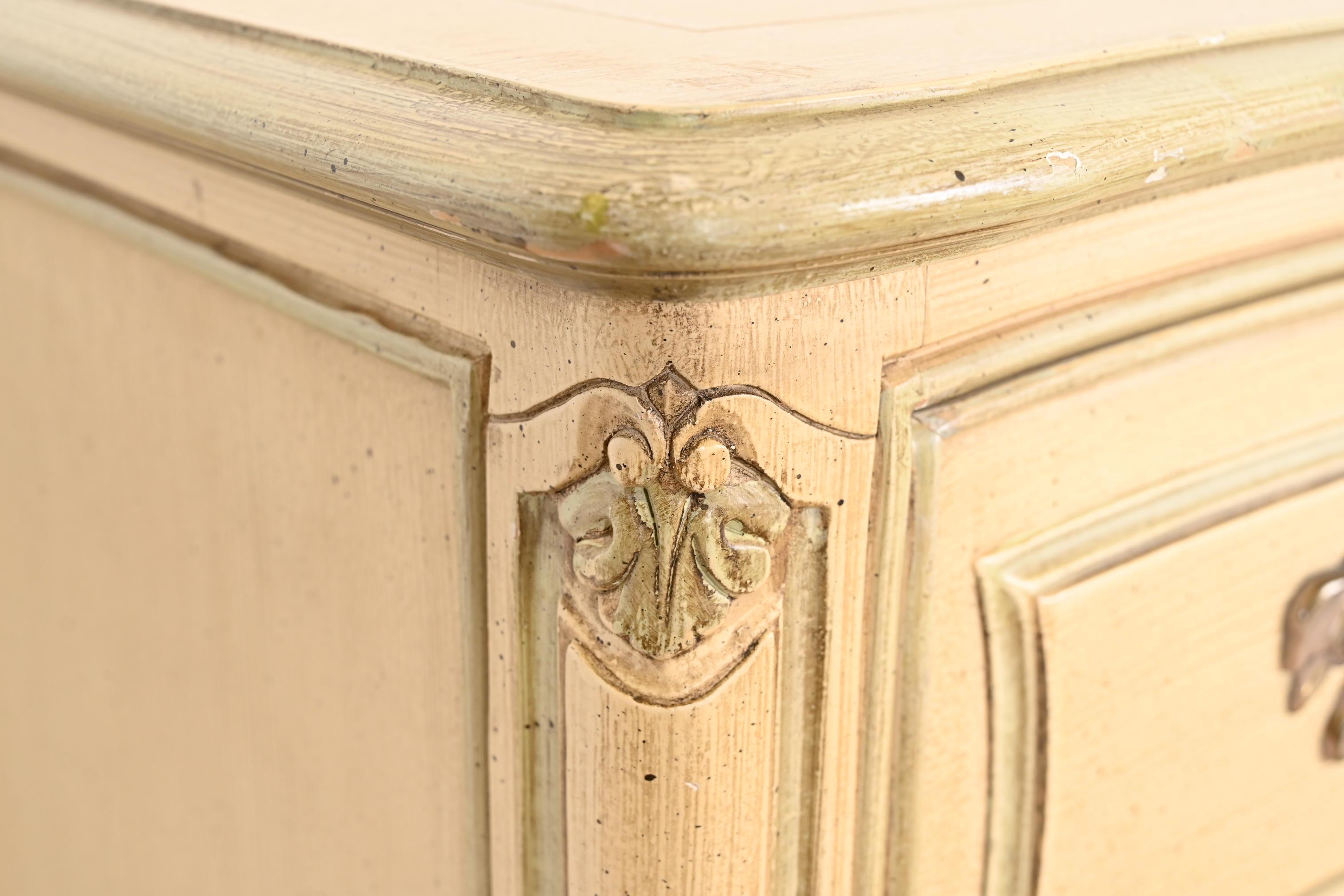 Henredon French Provincial Louis XV Cream Lacquered Highboy Dresser, Circa 1960s For Sale 3