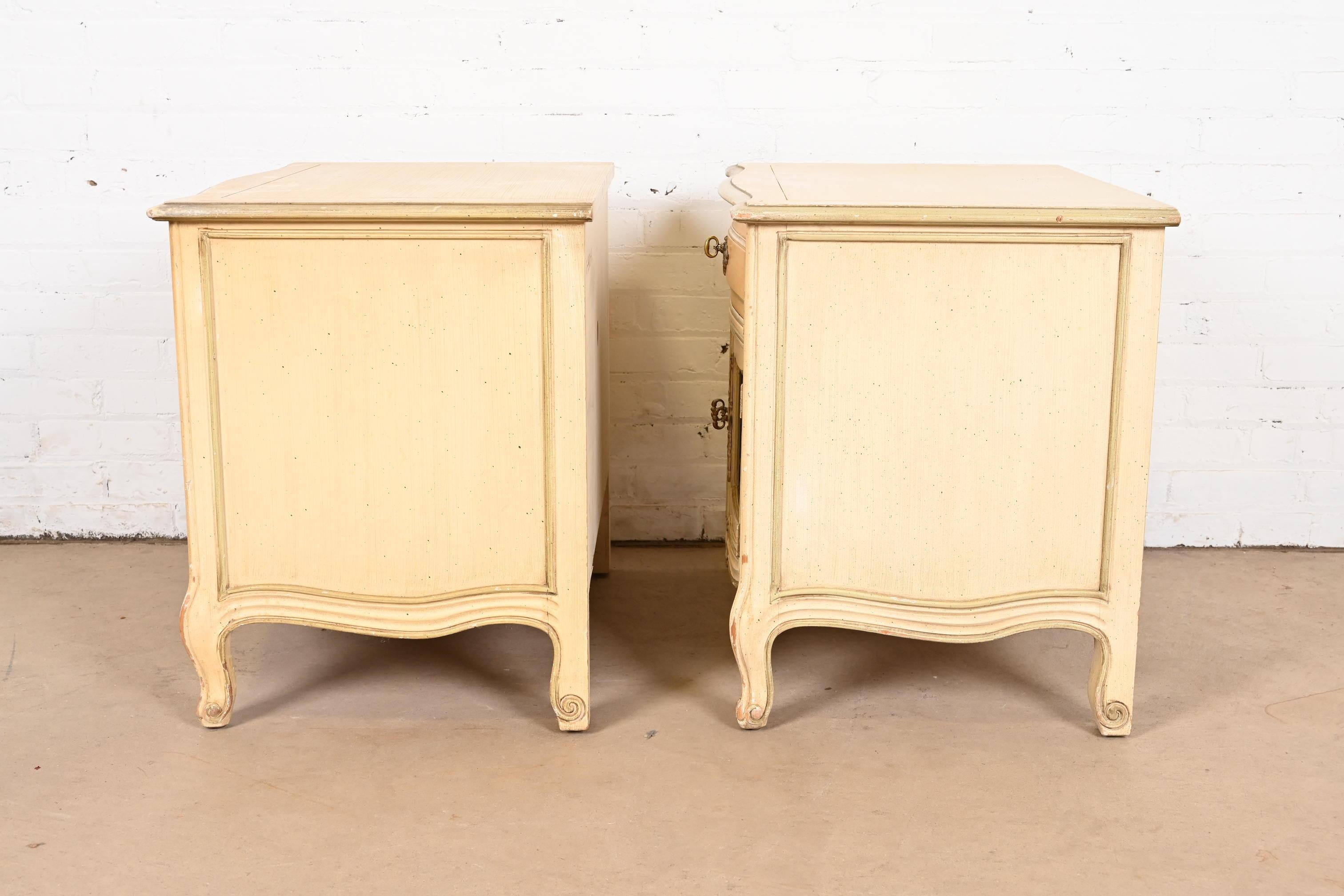 Henredon French Provincial Louis XV Cream Lacquered Nightstands, Pair For Sale 8