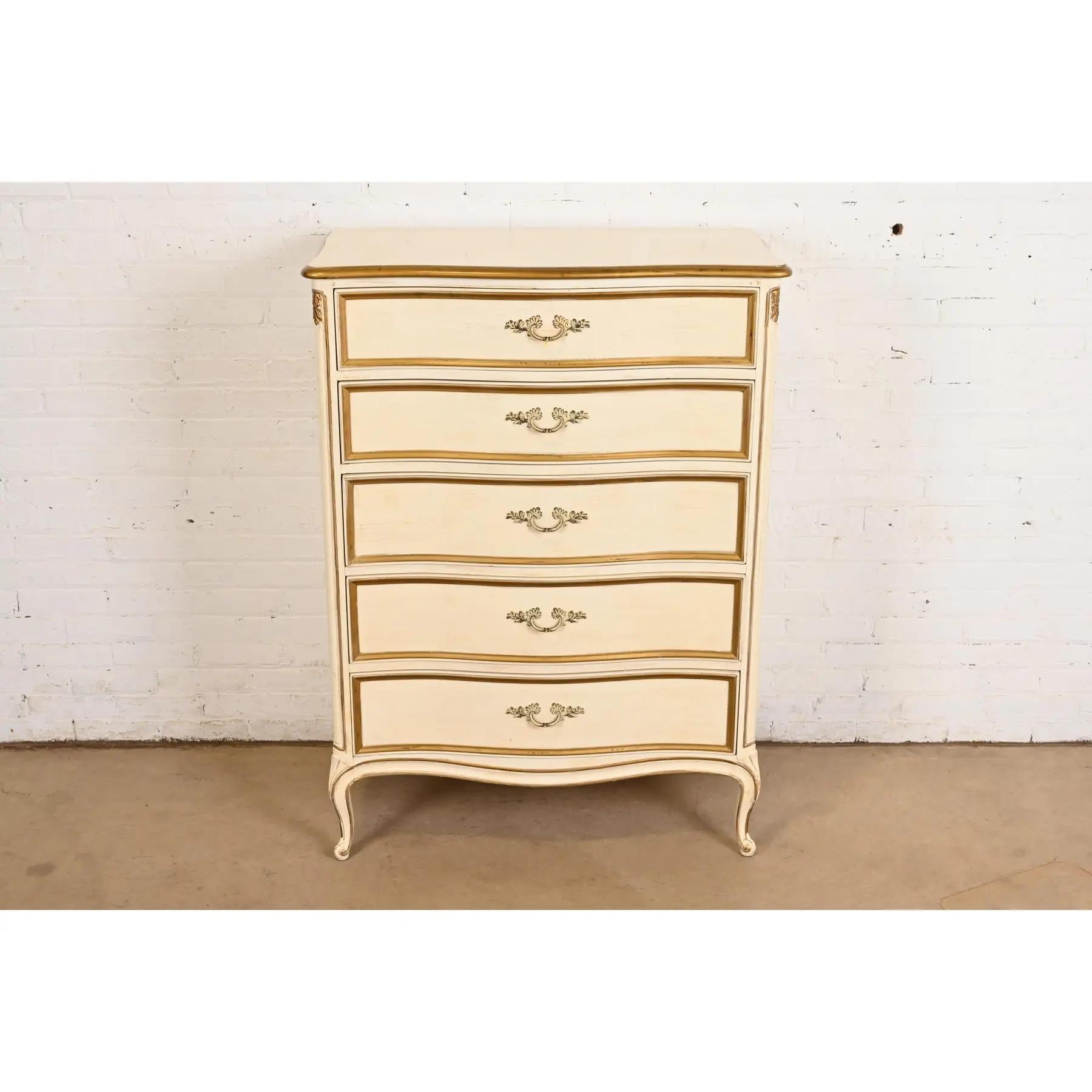 Provincial français Henredon French Provincial Louis XV Cream Lacquered Parcel Gilt Highboy Dresser en vente