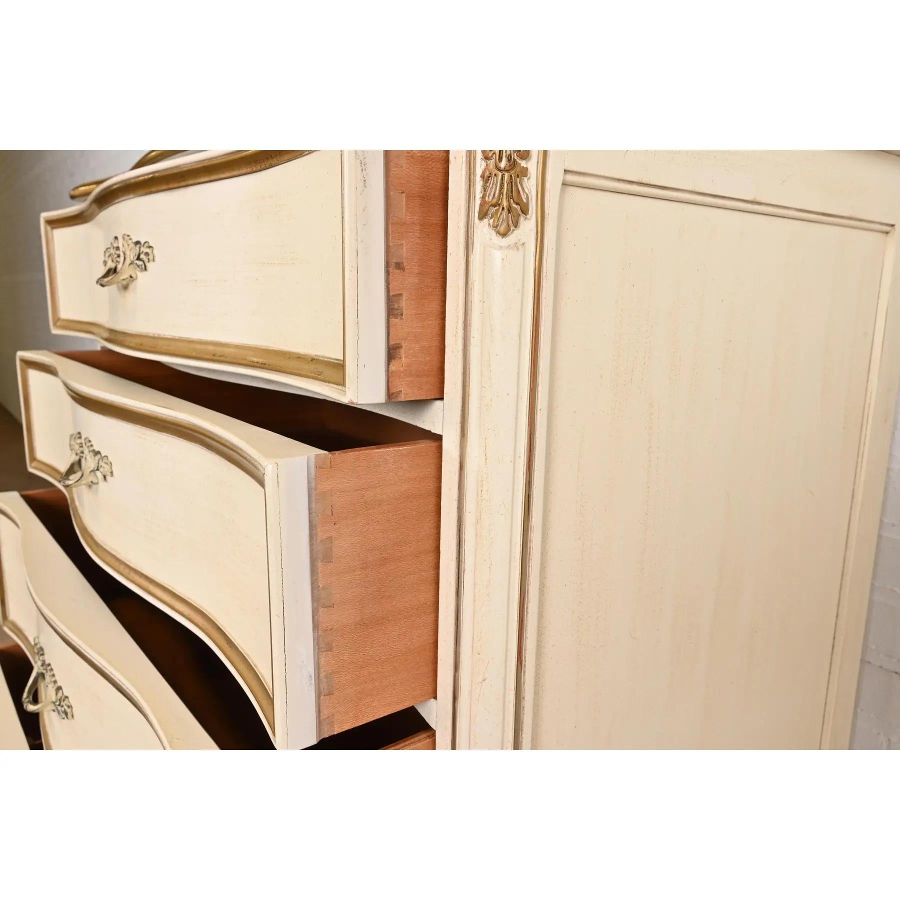 Henredon French Provincial Louis XV Cream Lacquered Parcel Gilt Highboy Dresser en vente 1