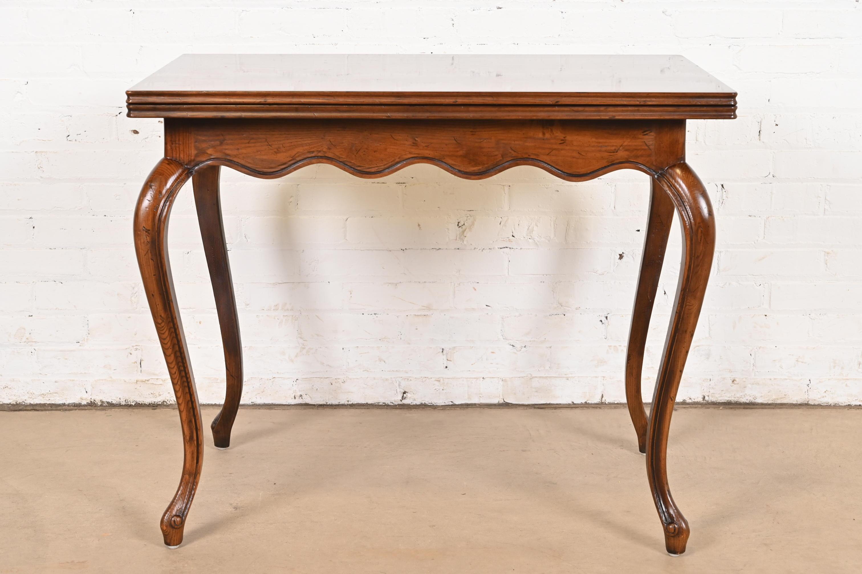 Henredon French Provincial Louis XV Oak Flip Top Console Game Table, Circa 1970s In Good Condition For Sale In South Bend, IN