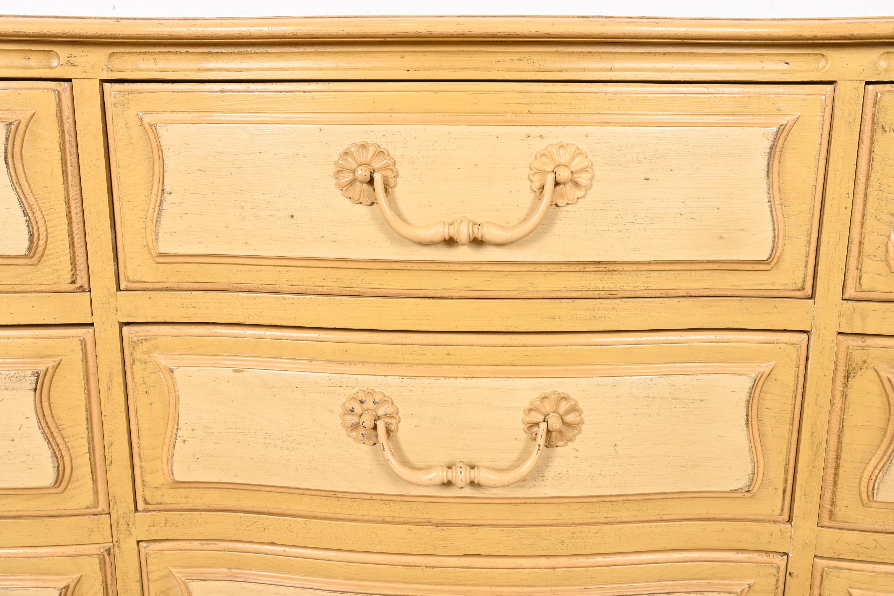 Henredon French Provincial Louis XV Painted Dresser or Credenza, Circa 1960s For Sale 8