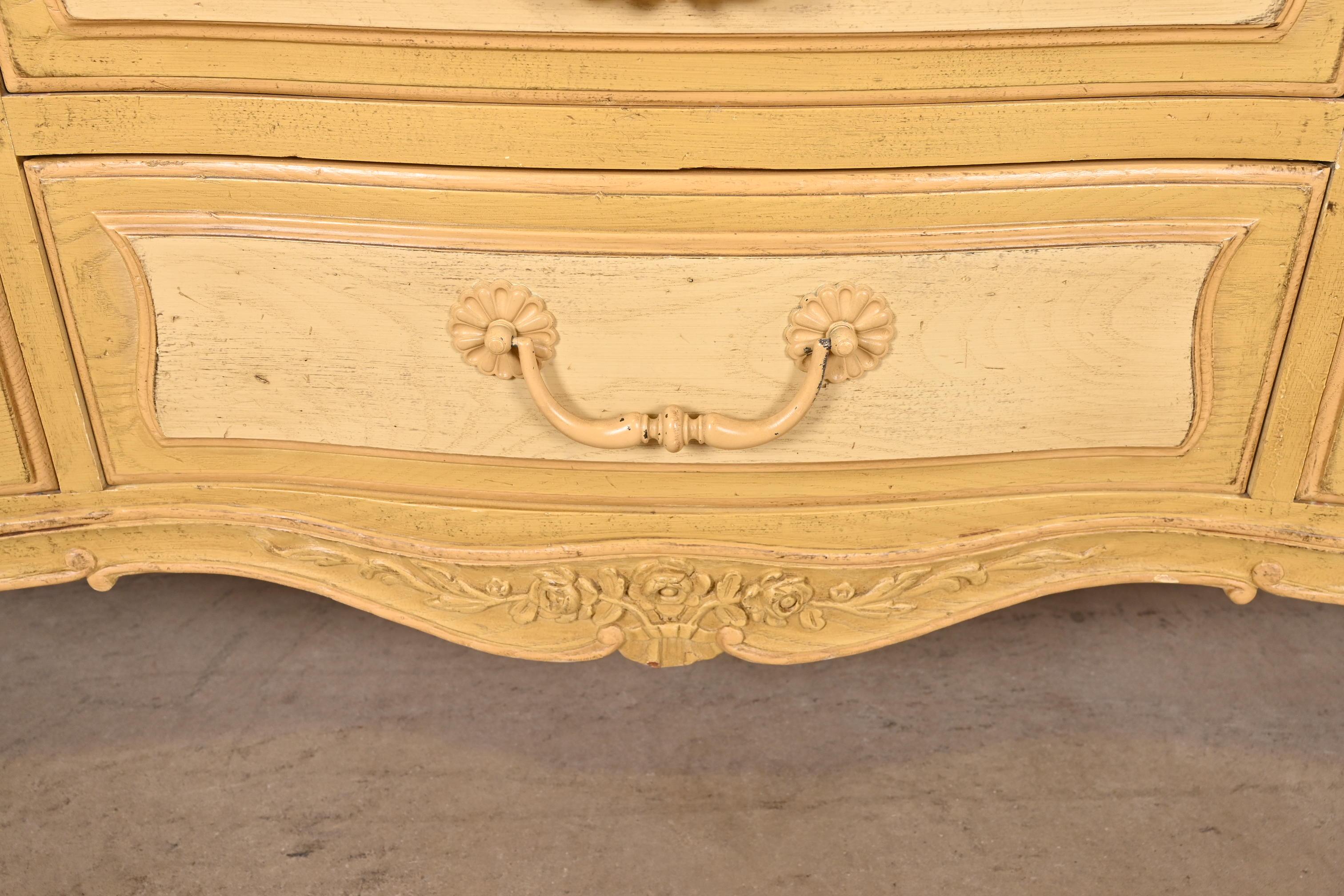 Henredon French Provincial Louis XV Painted Dresser or Credenza, Circa 1960s For Sale 9