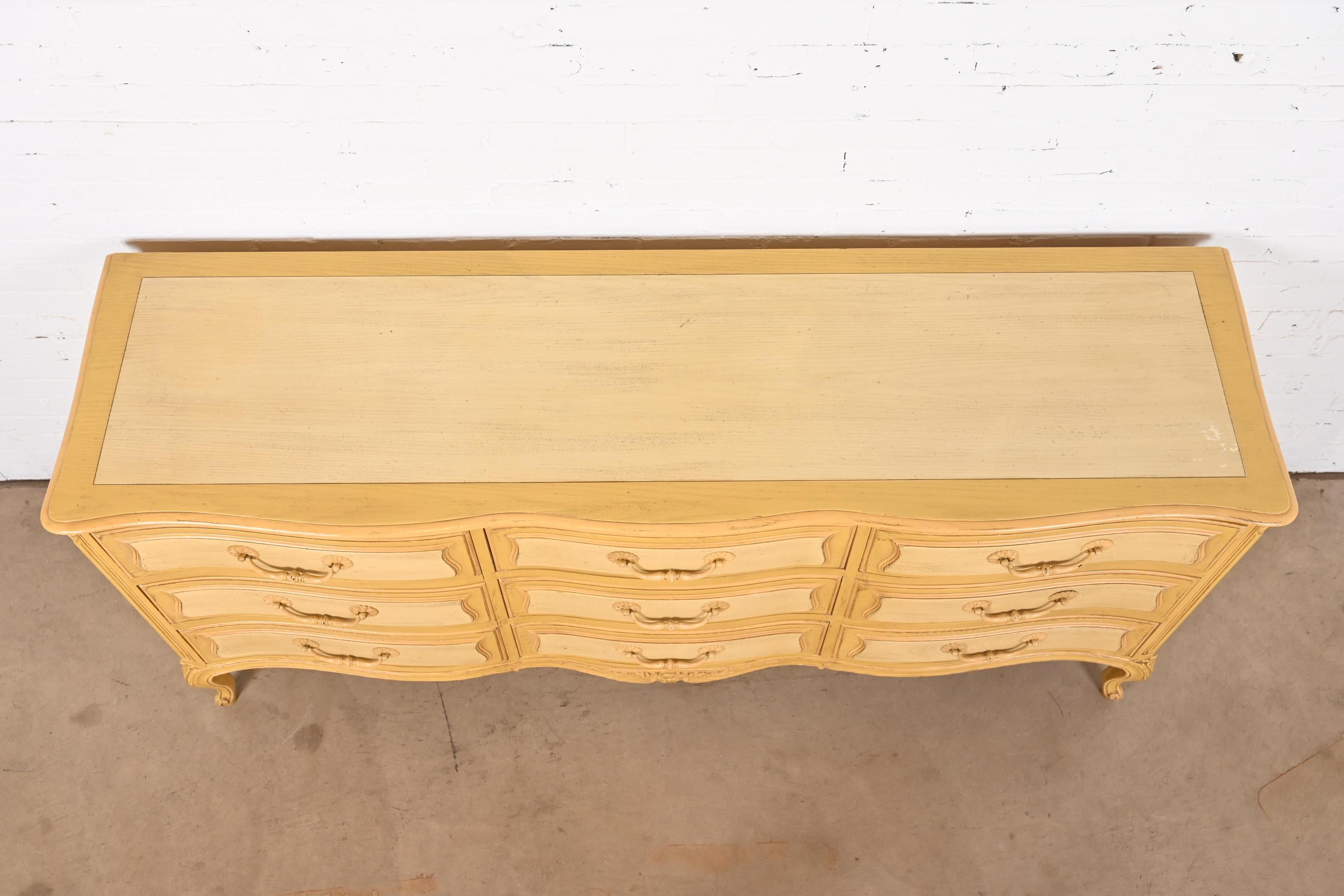 Henredon French Provincial Louis XV Painted Dresser or Credenza, Circa 1960s For Sale 11
