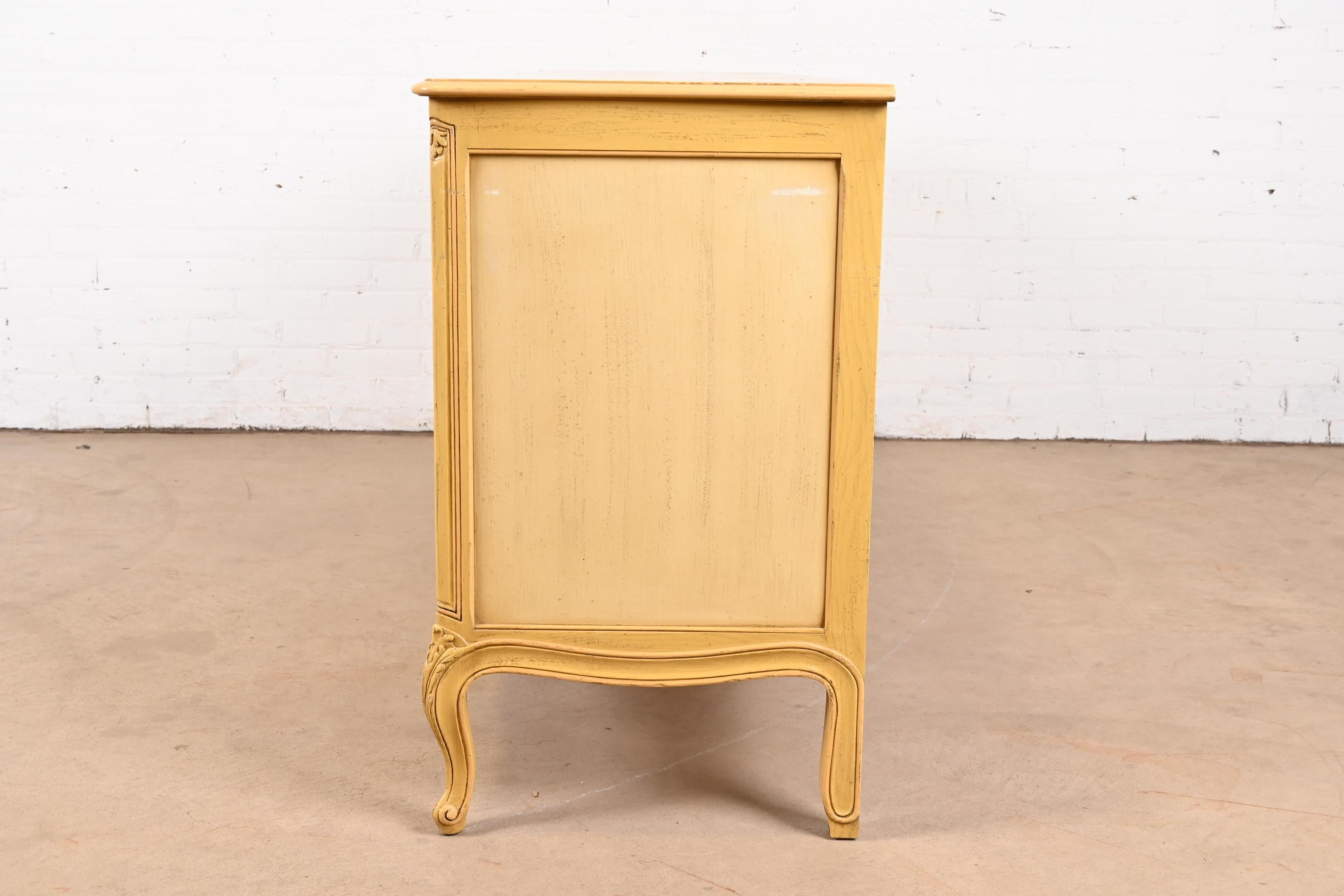 Henredon French Provincial Louis XV Painted Dresser or Credenza, Circa 1960s For Sale 12