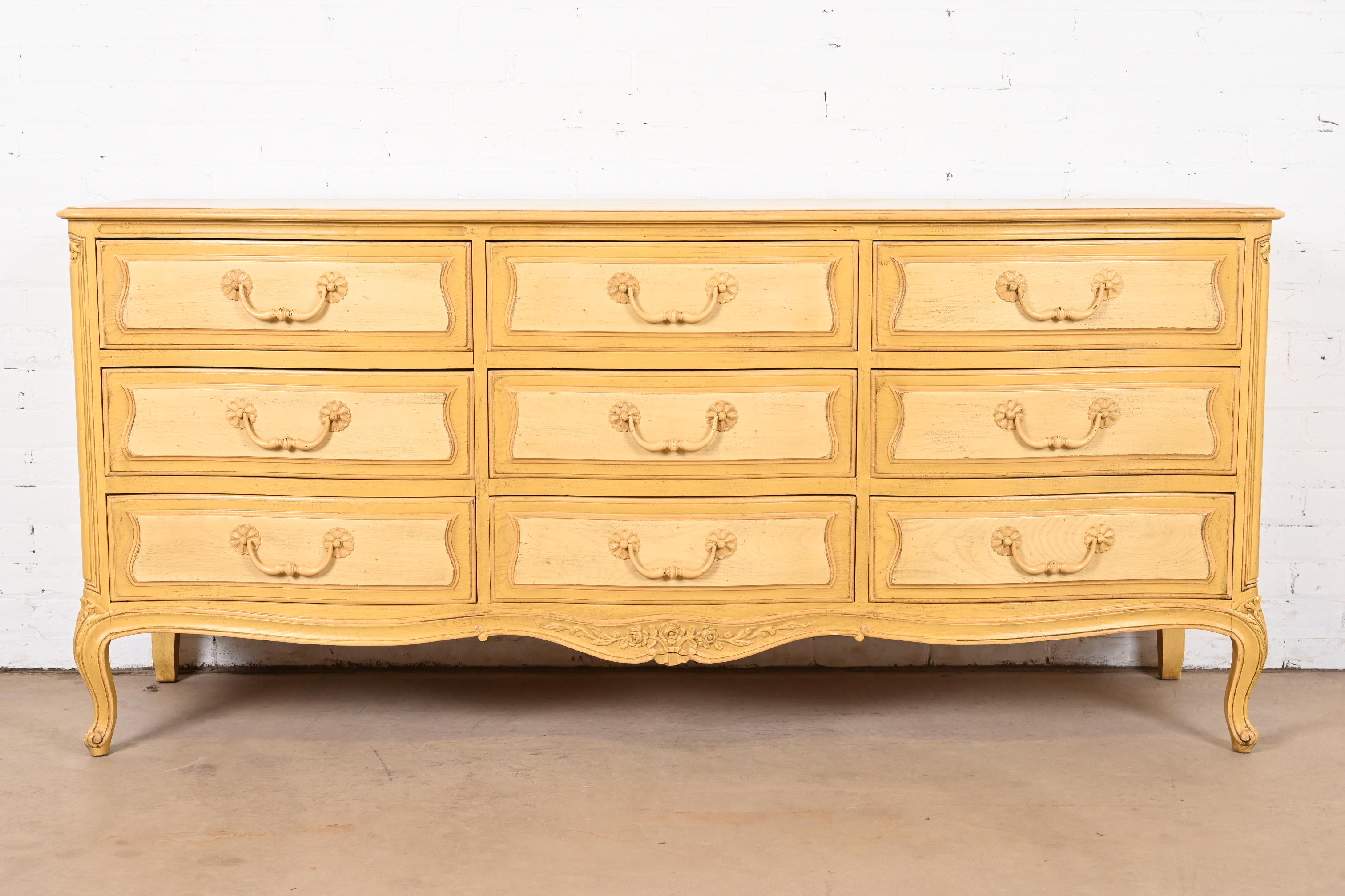 A gorgeous French Provincial Louis XV style triple dresser or credenza

By Henredon

USA, Circa 1960s

Carved cream and ivory painted walnut, with original painted brass hardware.

Measures: 72