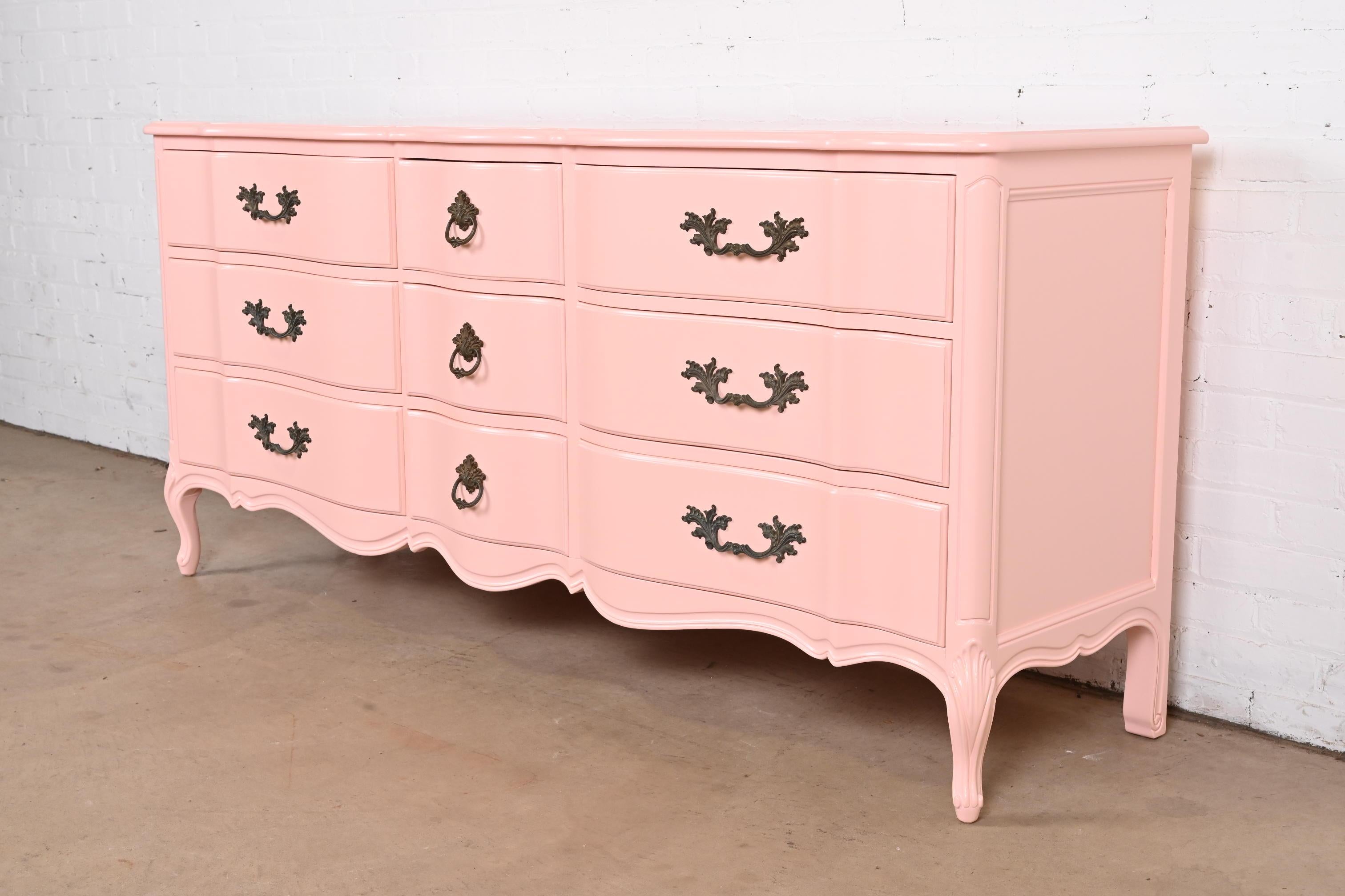 Henredon French Provincial Louis XV Pink Lacquered Dresser, Newly Refinished In Good Condition For Sale In South Bend, IN