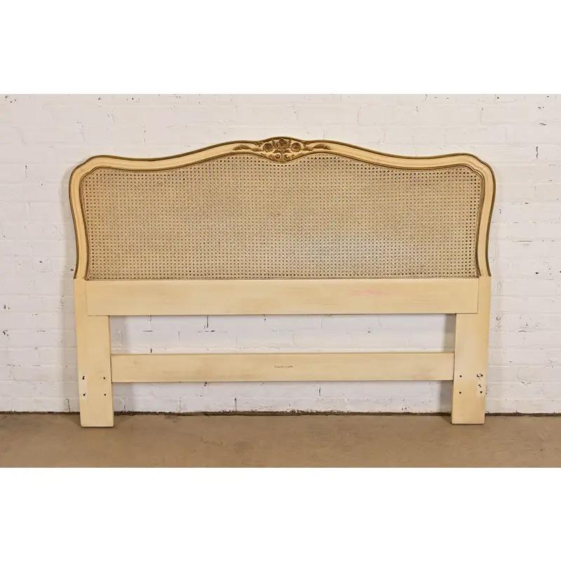 Provincial français Tête de lit Queen Size de style provincial français Louis XV de Henredon, Circa 1960s en vente